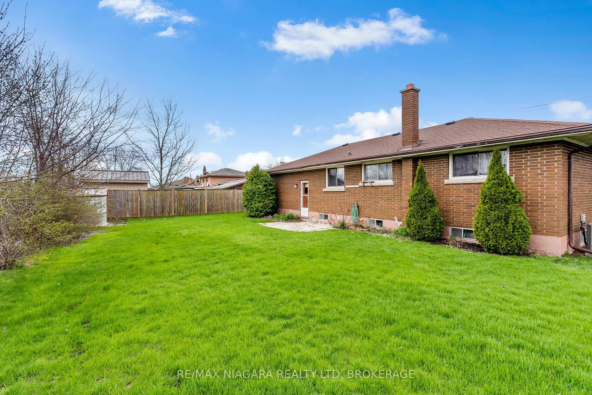 216 Wellington Street photo 21