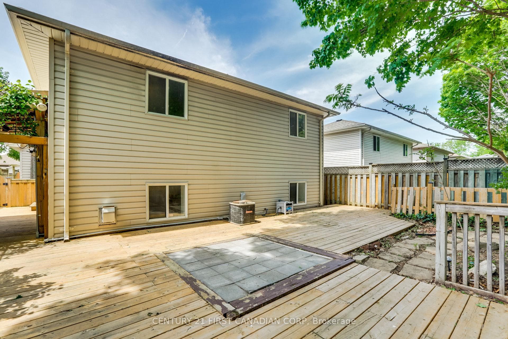 604 Talltree Crescent photo 48