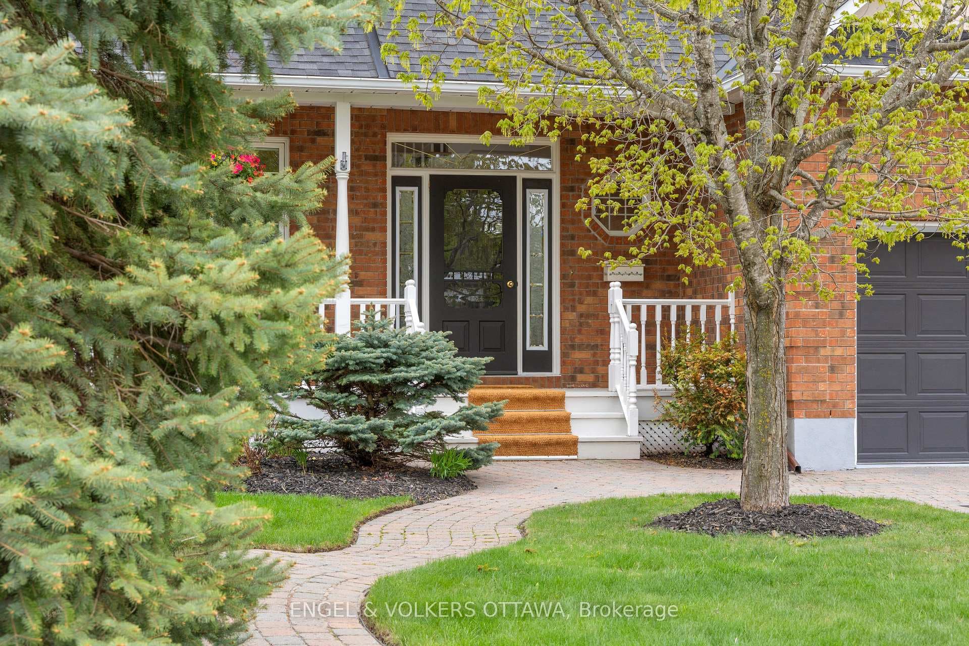 1014 Stormont Street photo 3