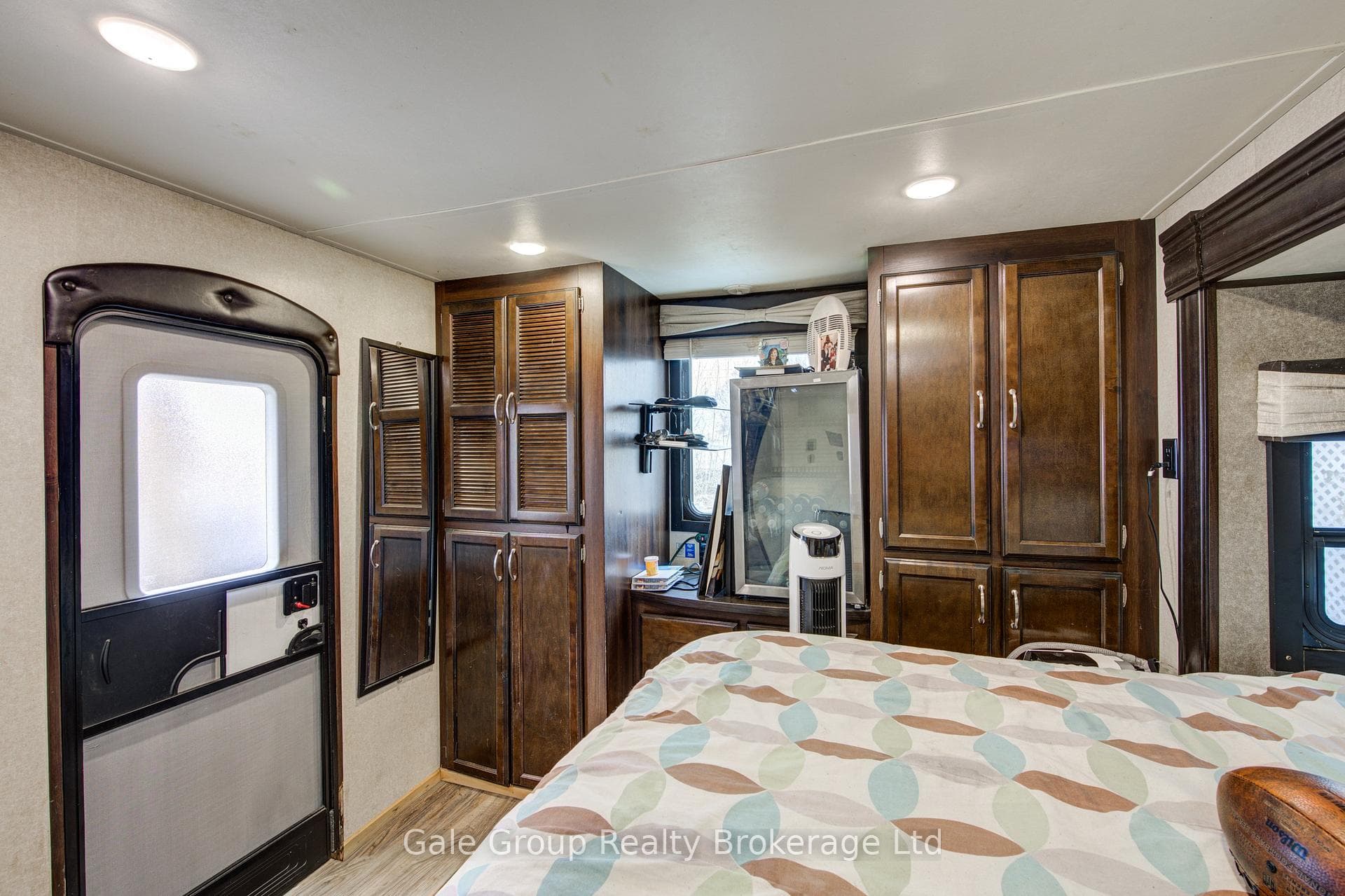 495856 10th Line Unit 92 photo 16