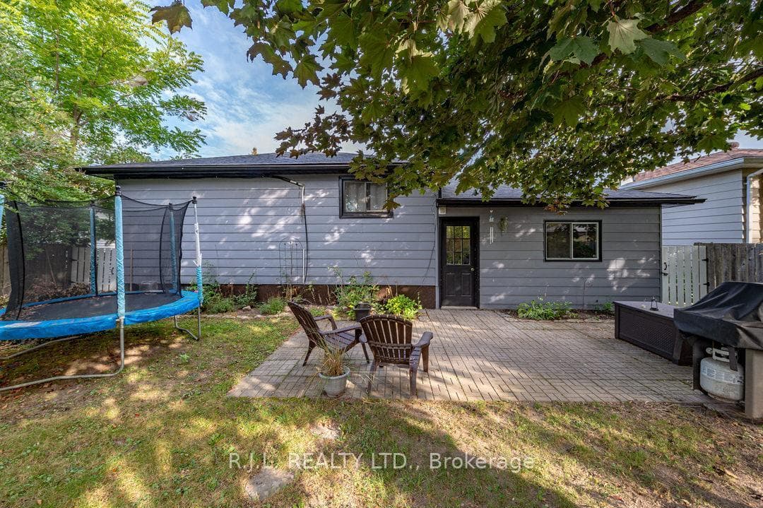 8 Coyle Crescent photo 40