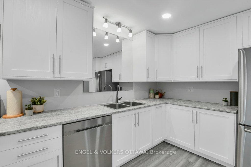 46 Bethune Court photo 12