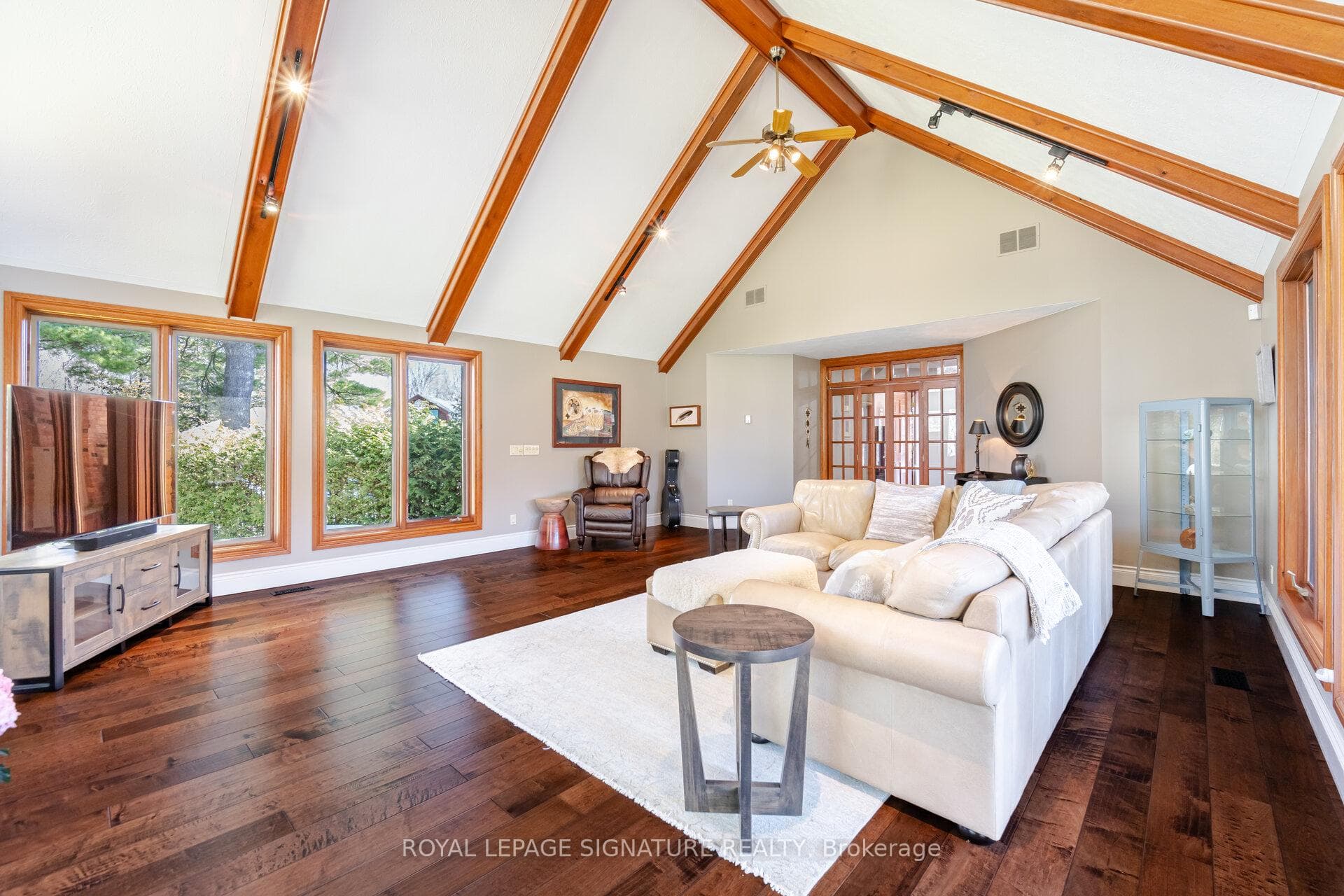 587 Hillcrest Road photo 21