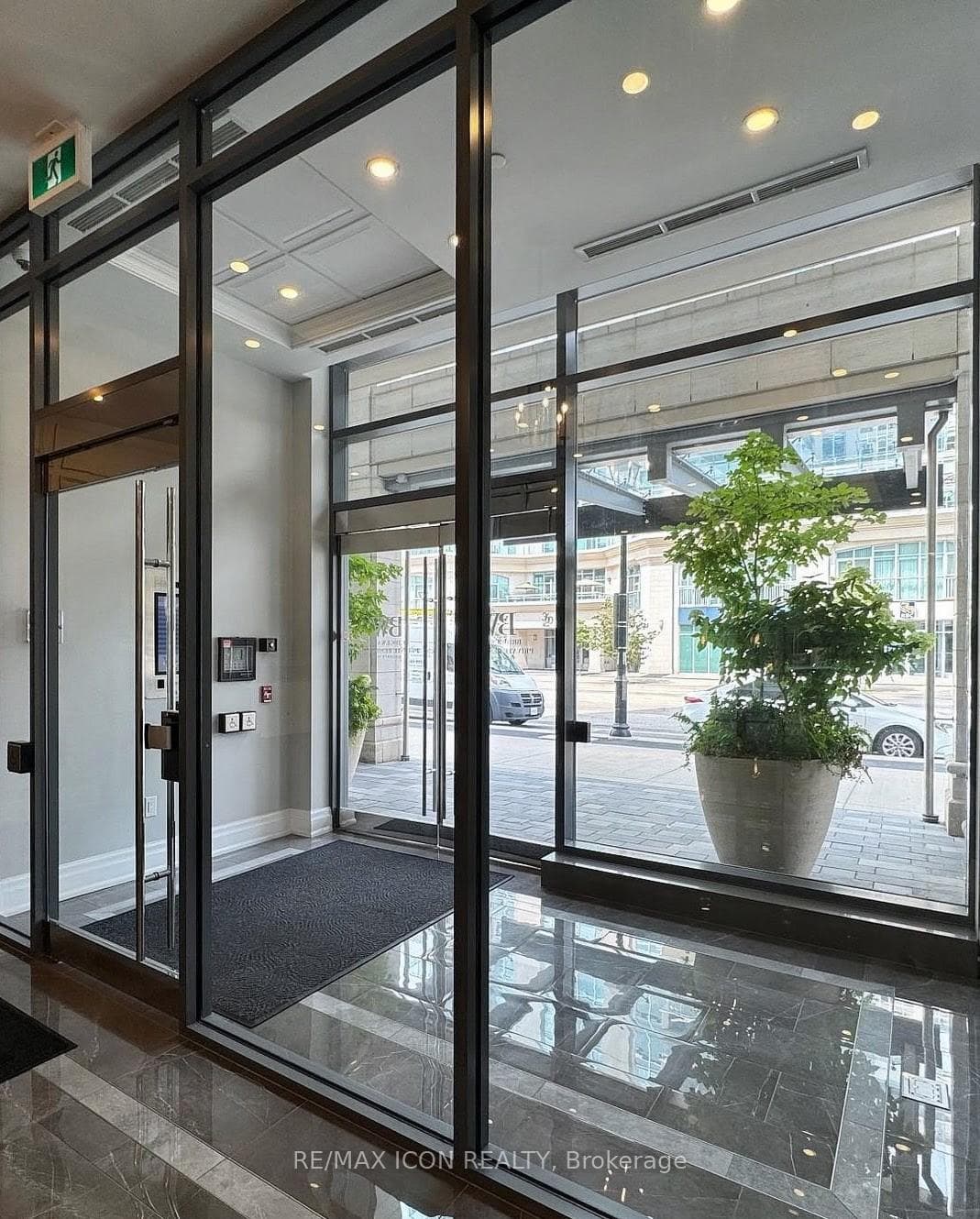 2060 Lakeshore Road Unit 602 photo 4