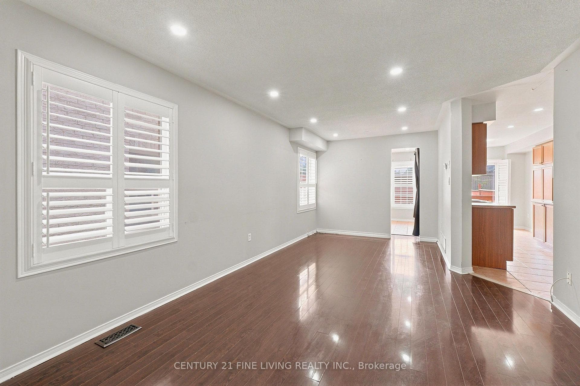 40 Hollowgrove Boulevard photo 4