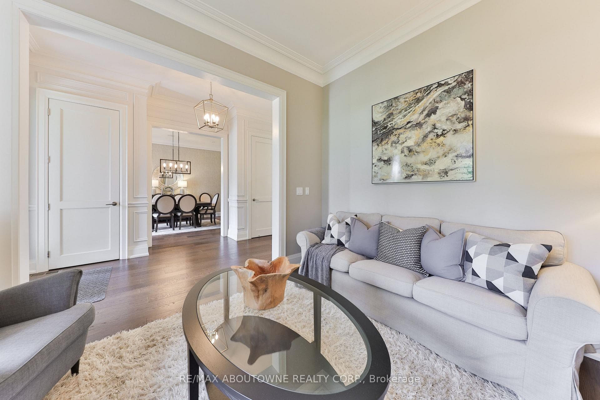 408 Saville Crescent photo 4