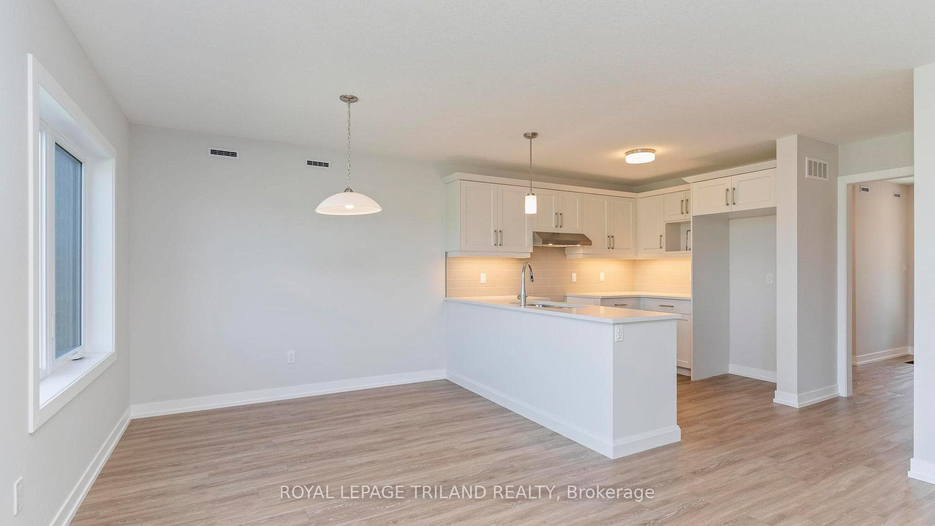 47 HARROW Lane photo 2