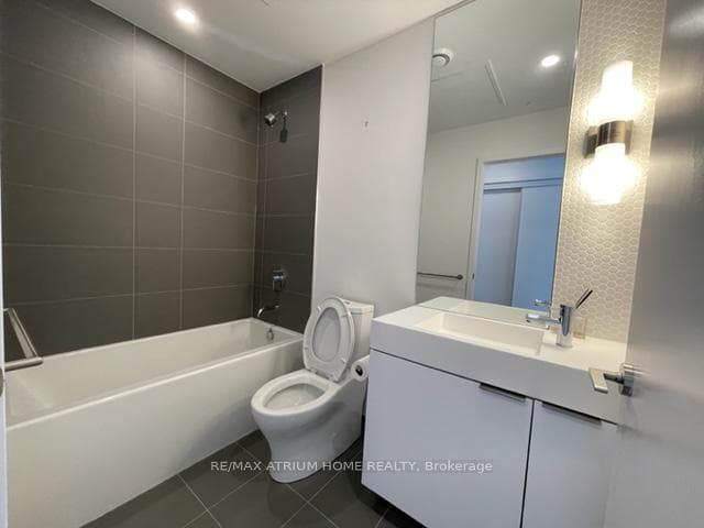 33 Helendale Avenue Unit 618 photo 5