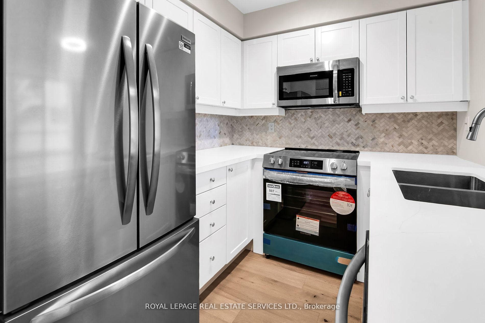 188 Redpath Avenue Unit 707 photo 10