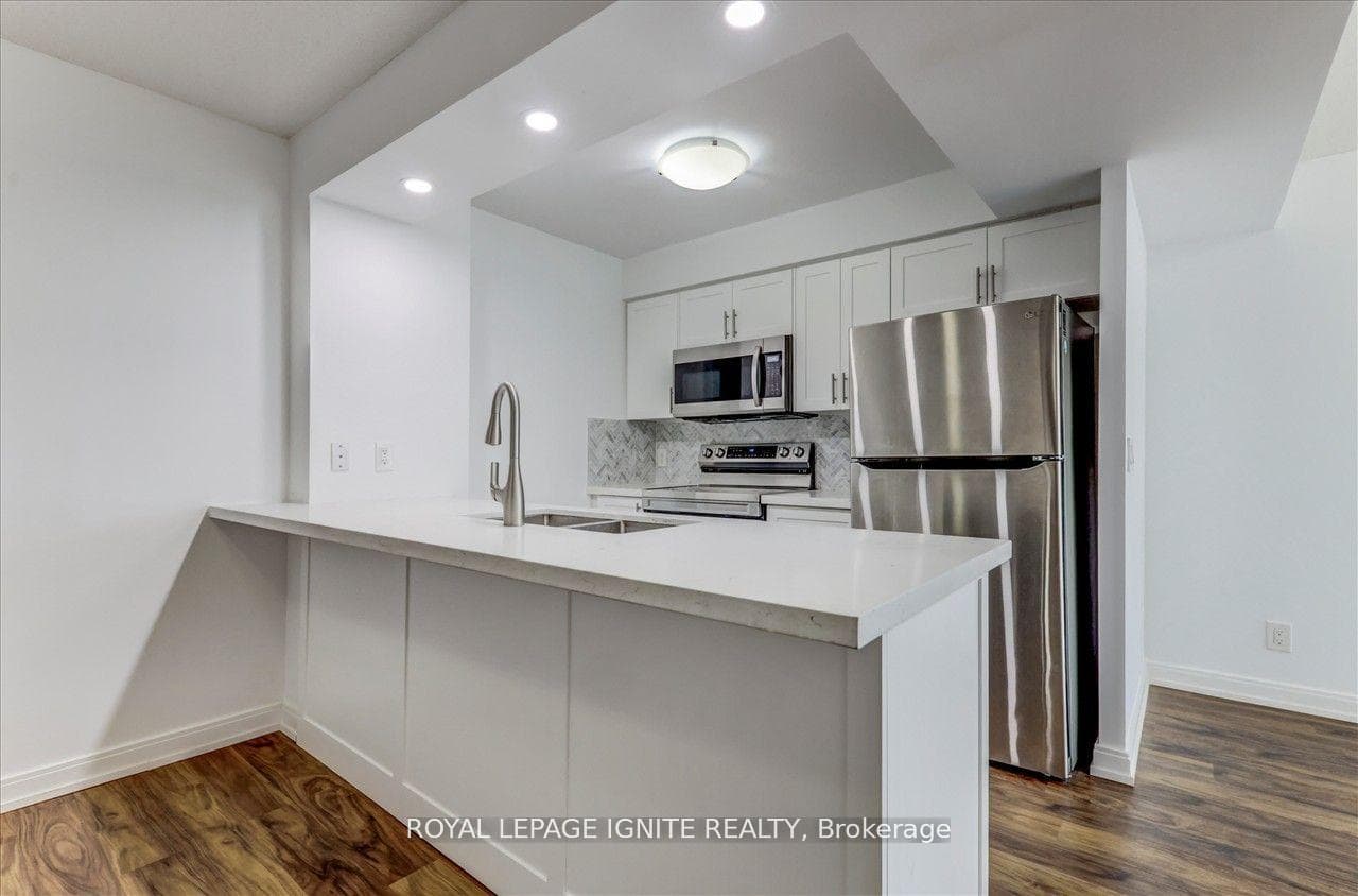 151 Village Green Square Unit 707 photo 12