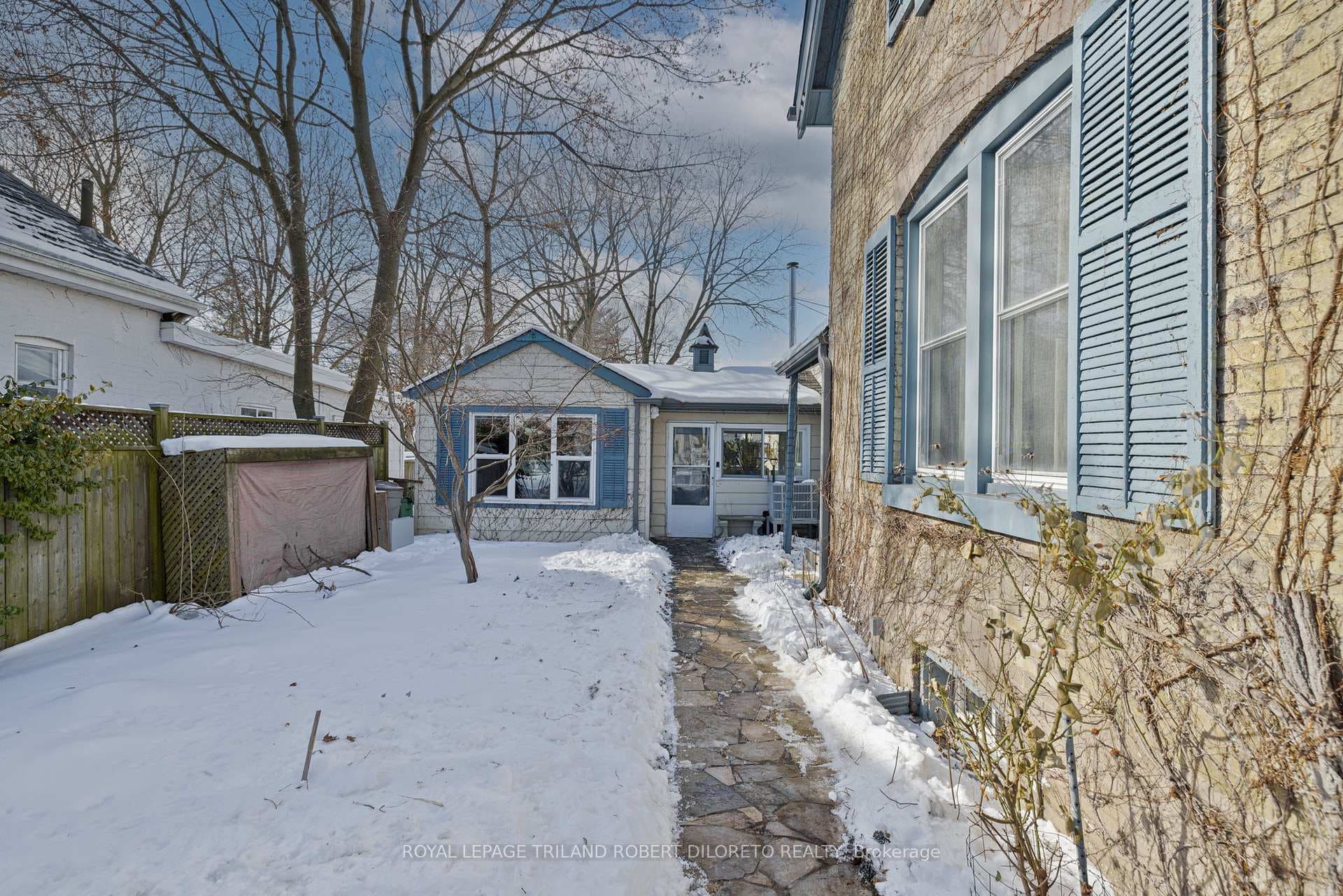 857 William Street photo 4