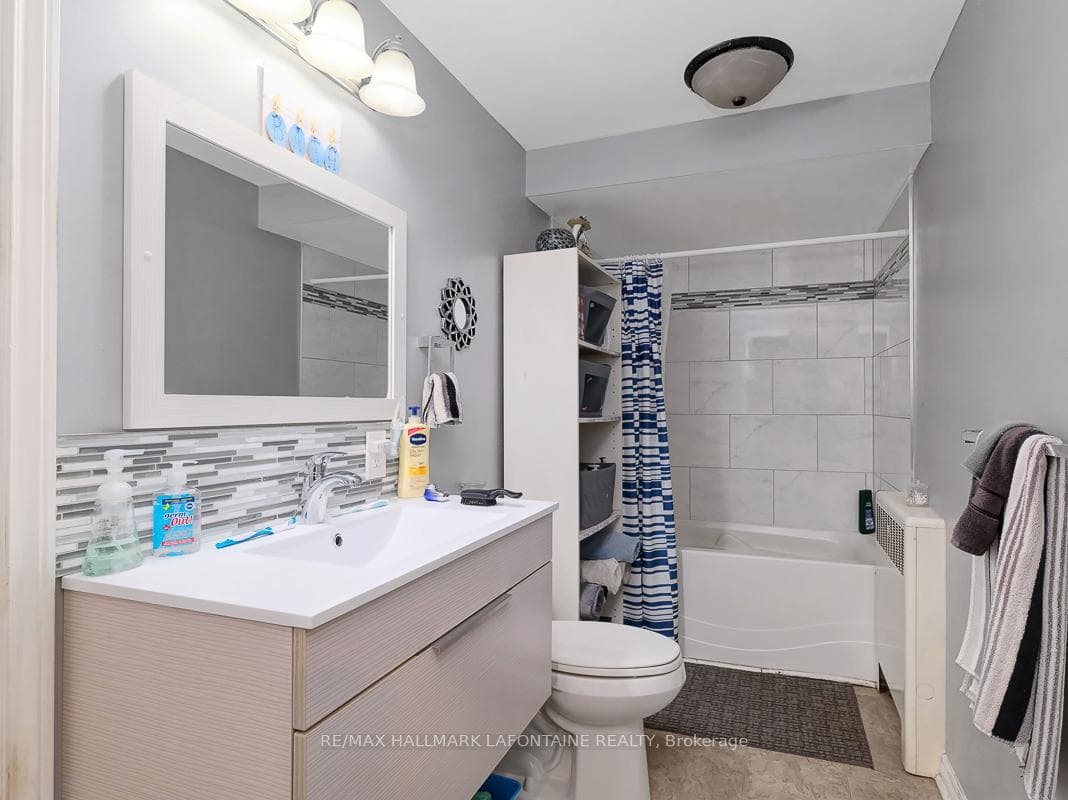 Lower level 4 pc bath