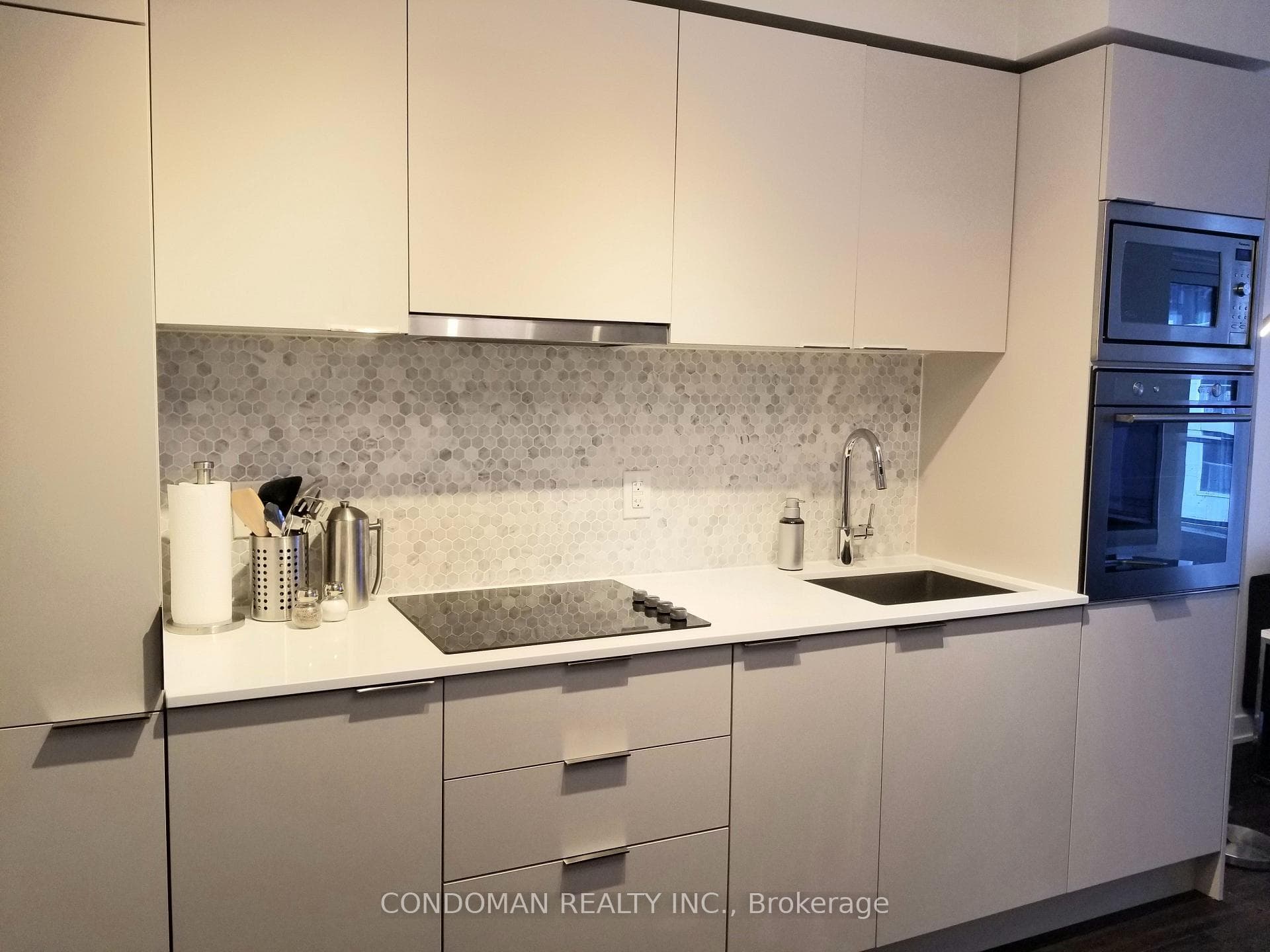 27 Bathurst Street Unit 415W photo 4