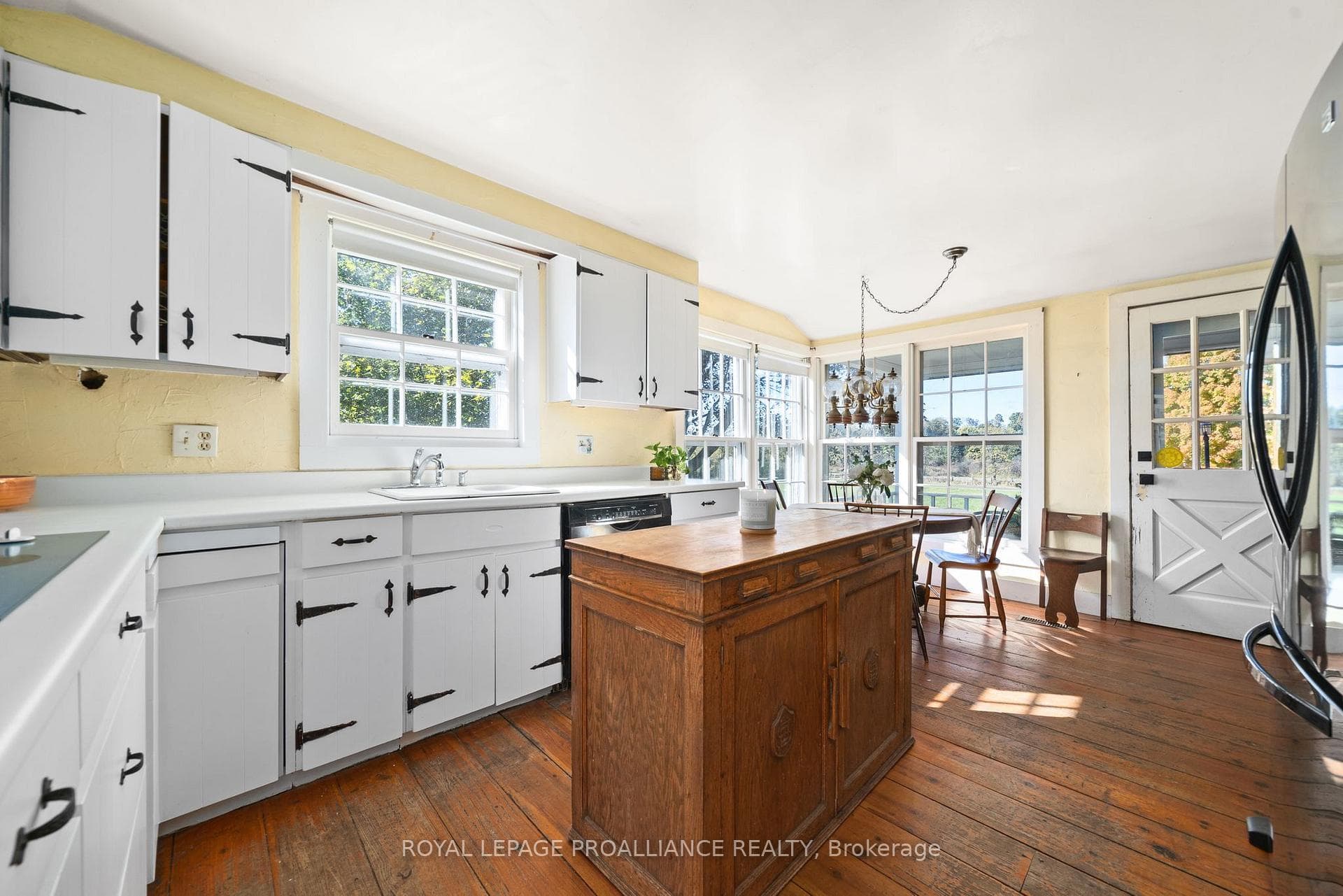 162 Leslie Road photo 19