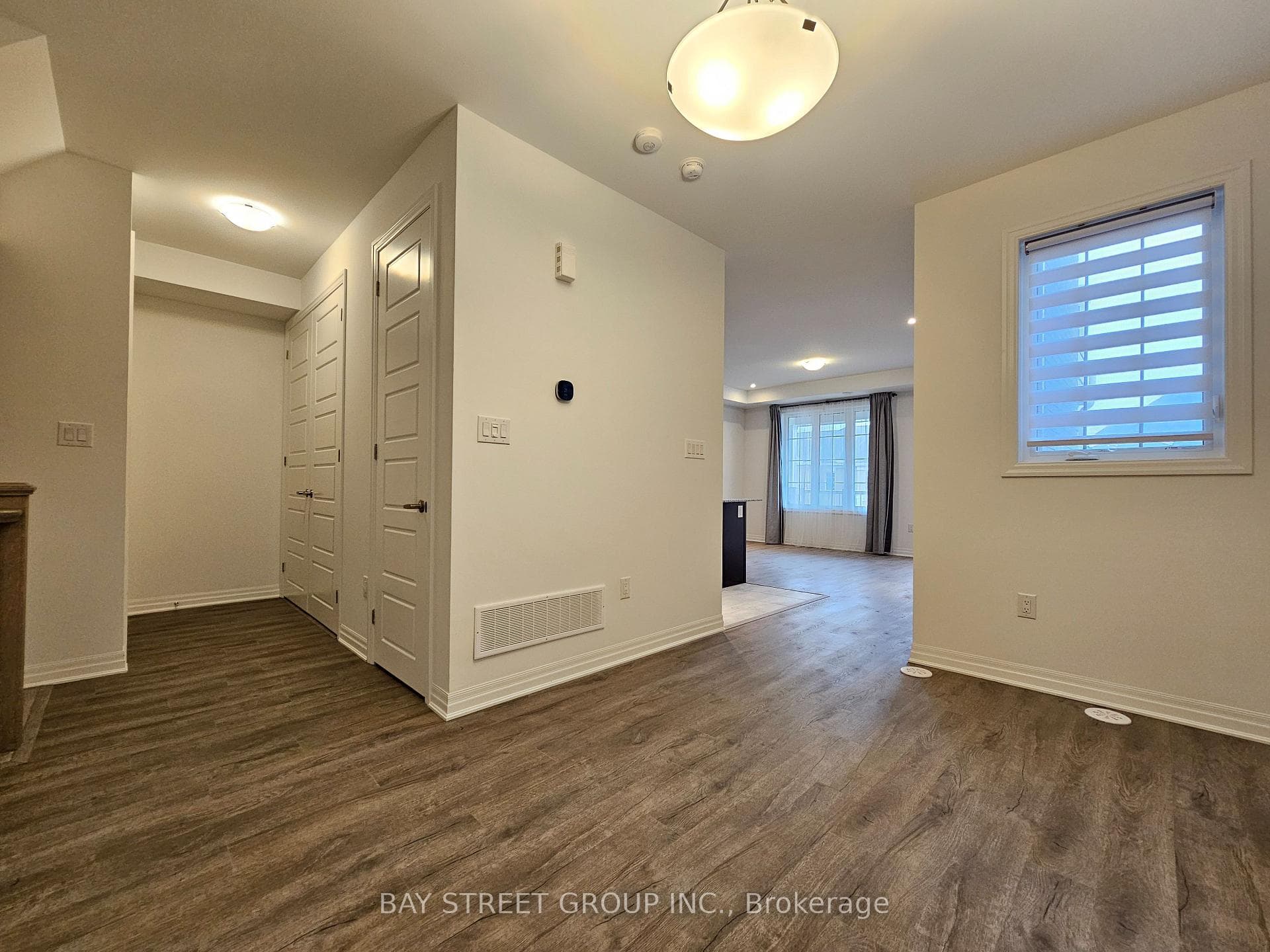 1829 Thames Circle photo 3