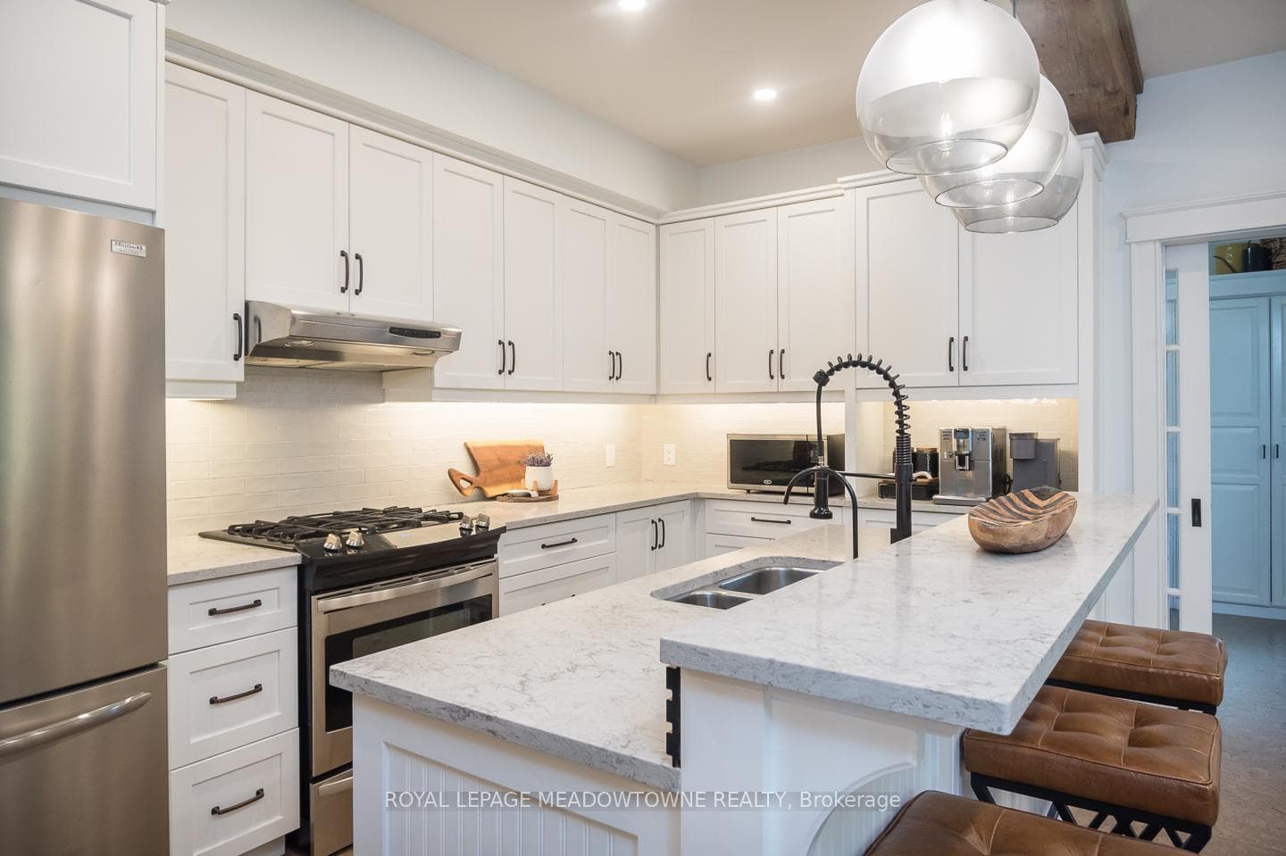 10761 Guelph Line photo 9
