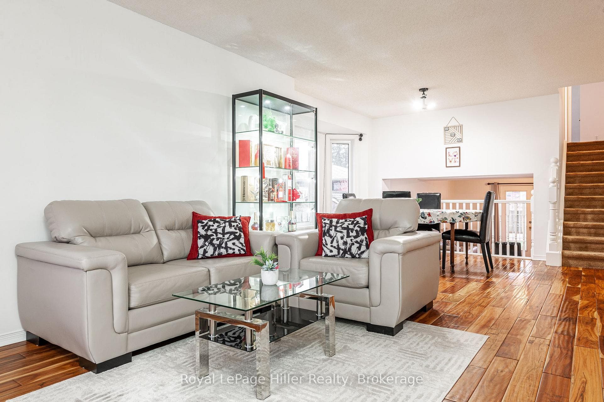 80 Burnham Court photo 2