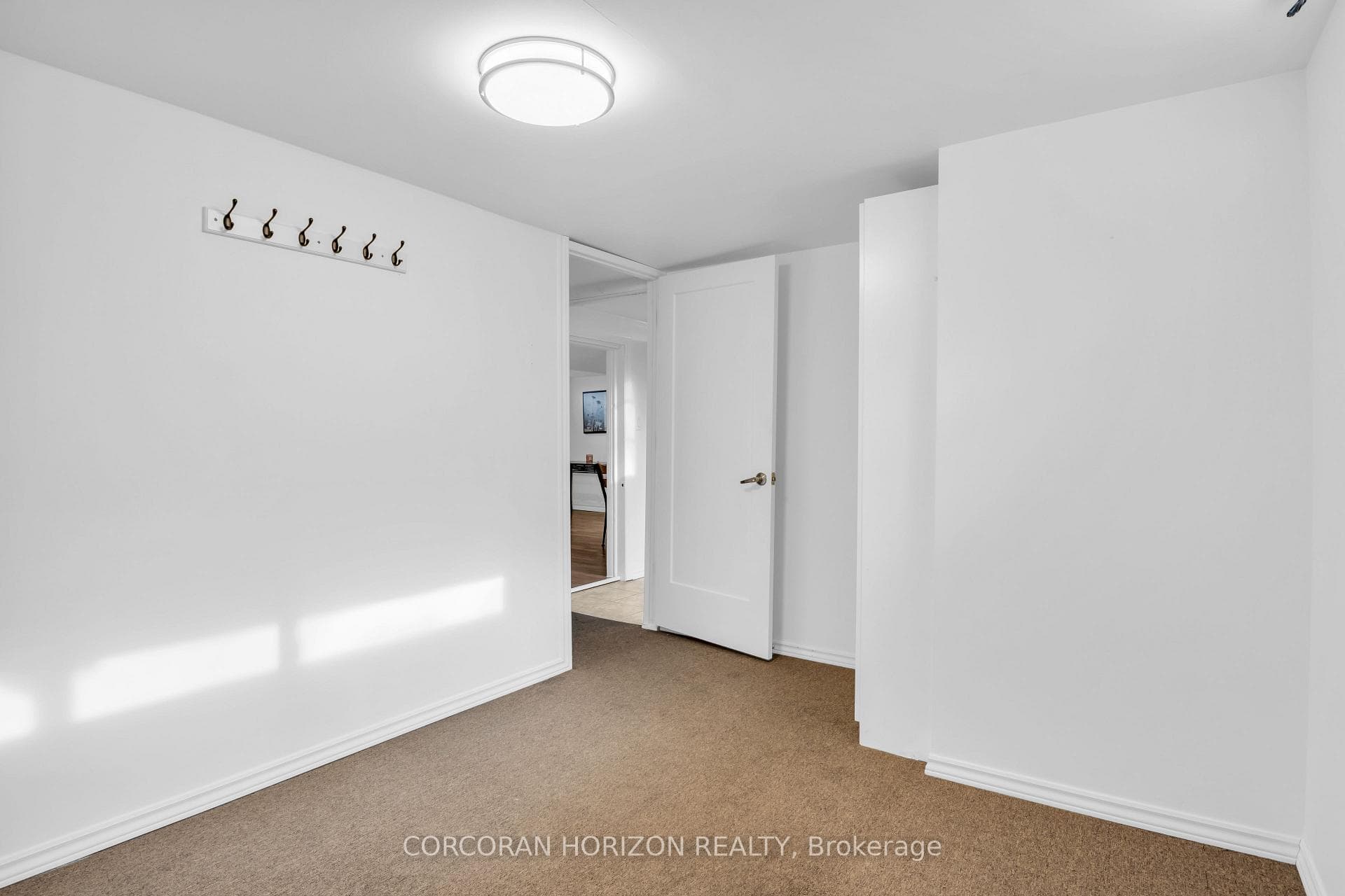 7226 Wellington Road photo 33