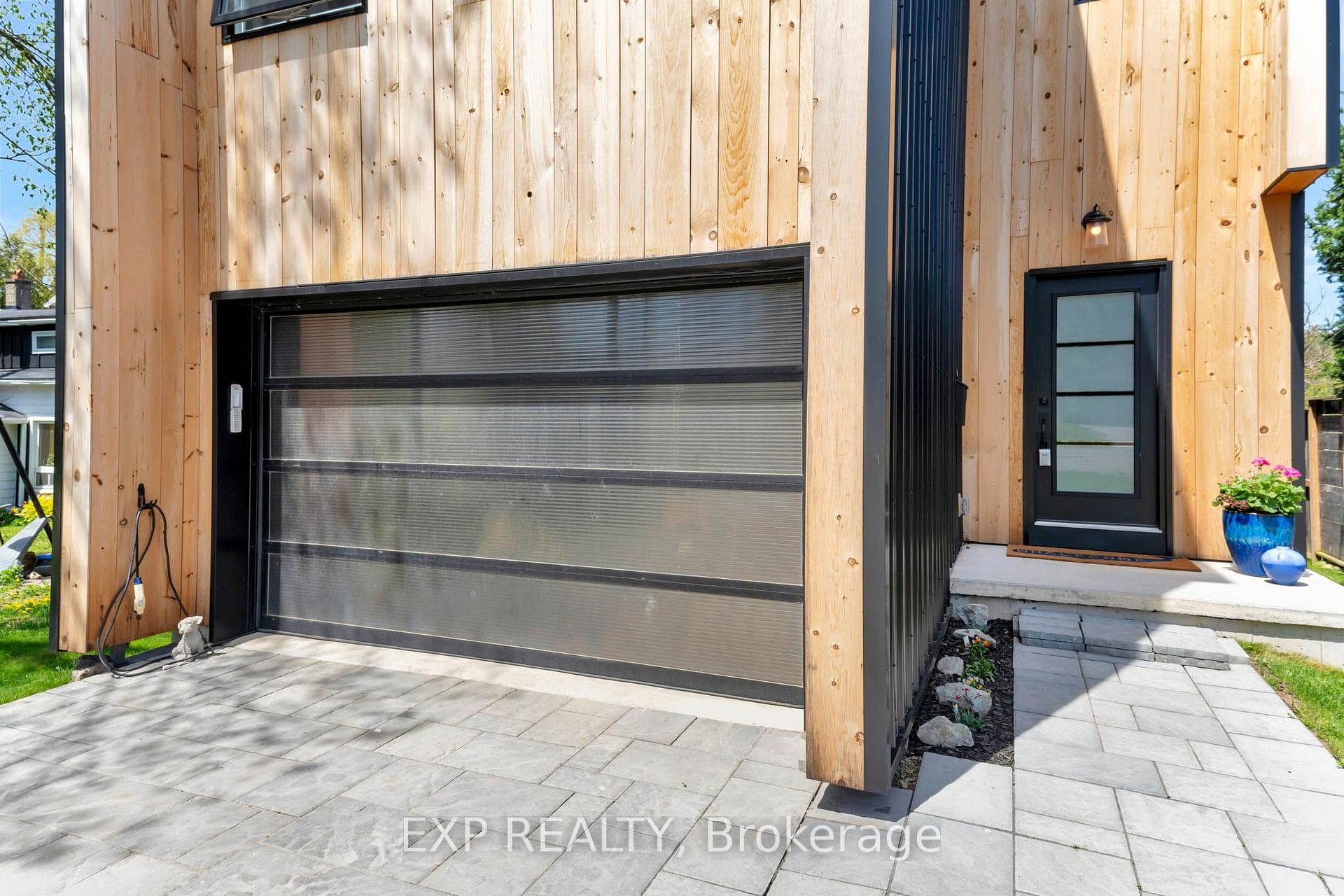 20 Carlton Place photo 3