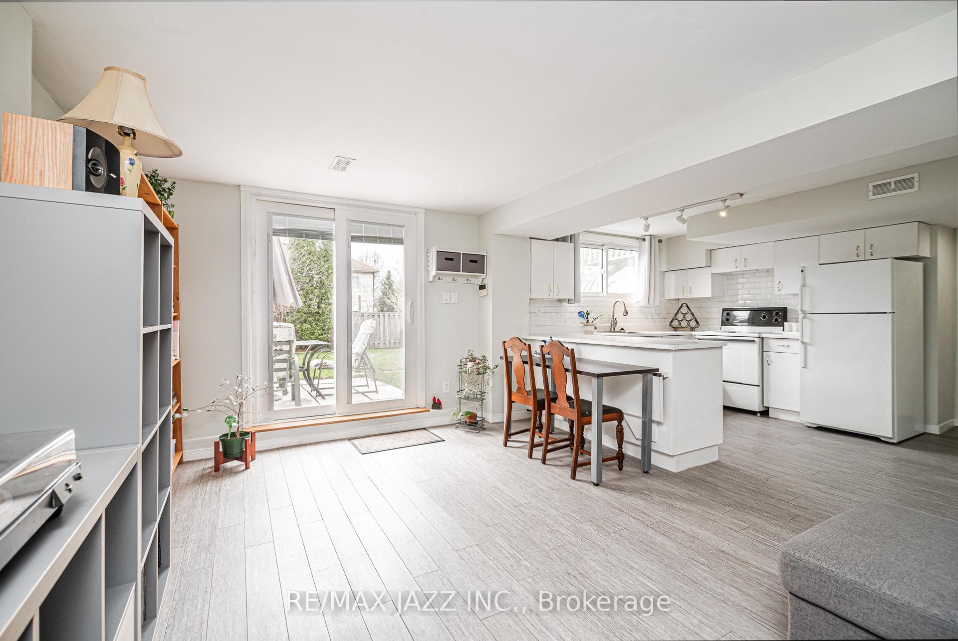 1030 Ripley Crescent photo 21