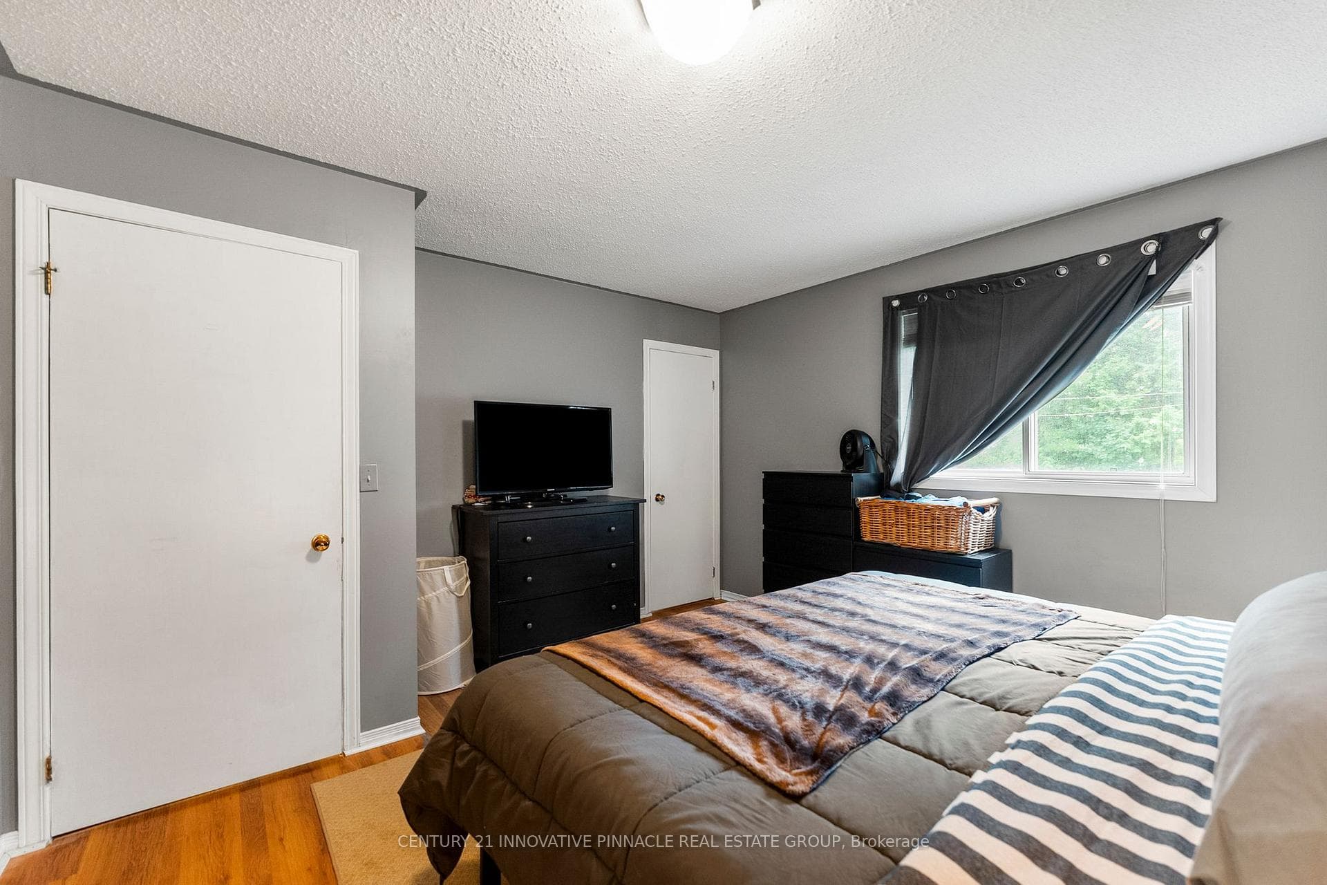 594 Herbert Street photo 30