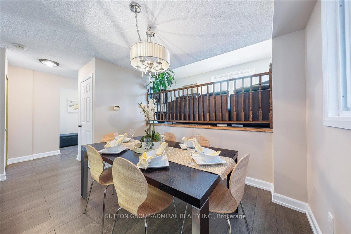 6965 HICKLING Crescent photo 14