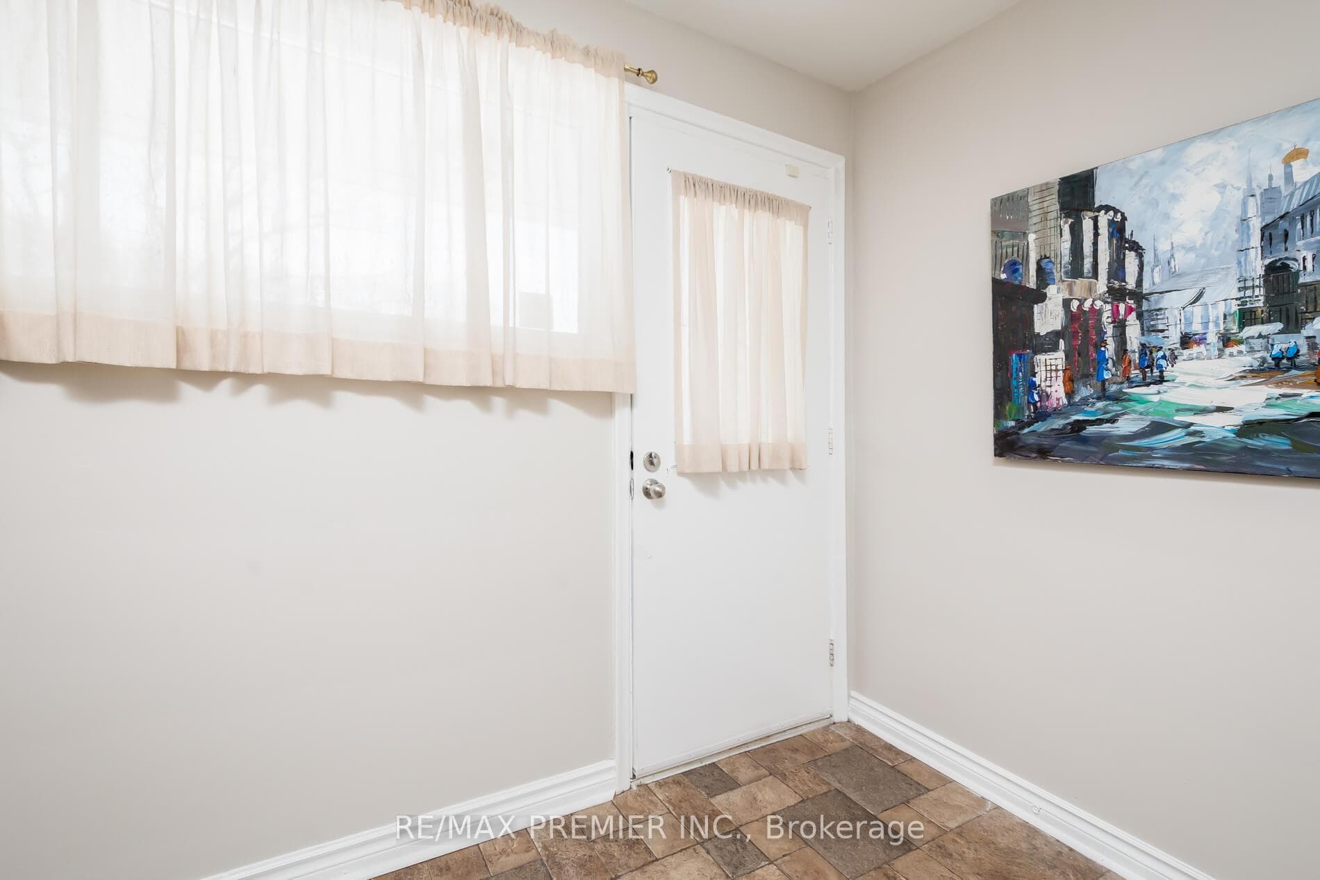 76 Harrison Drive photo 4