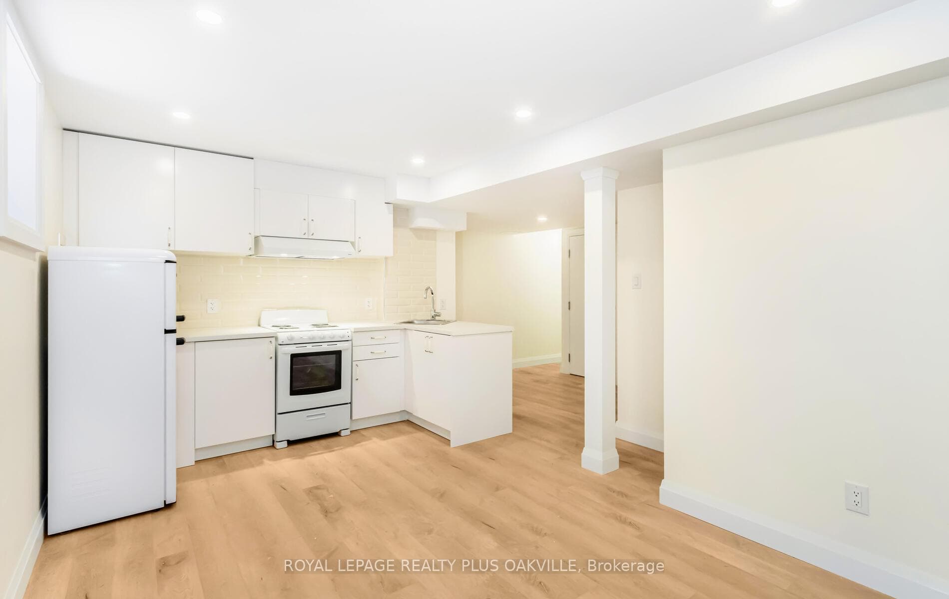 64 Fernlea Crescent Unit BSMT photo 11