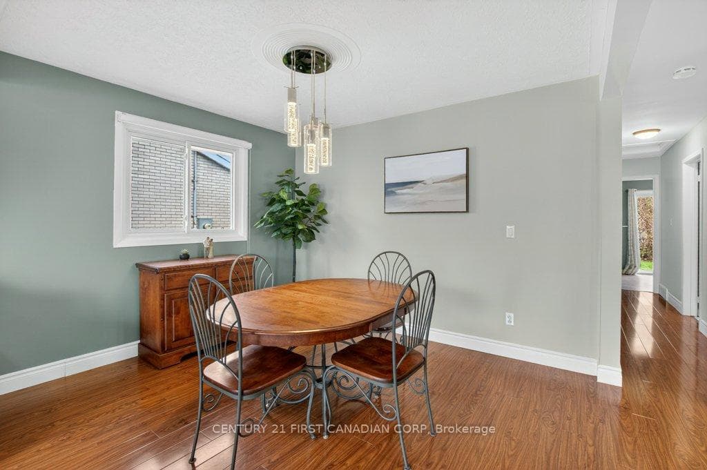 108 Lawrence Avenue photo 10