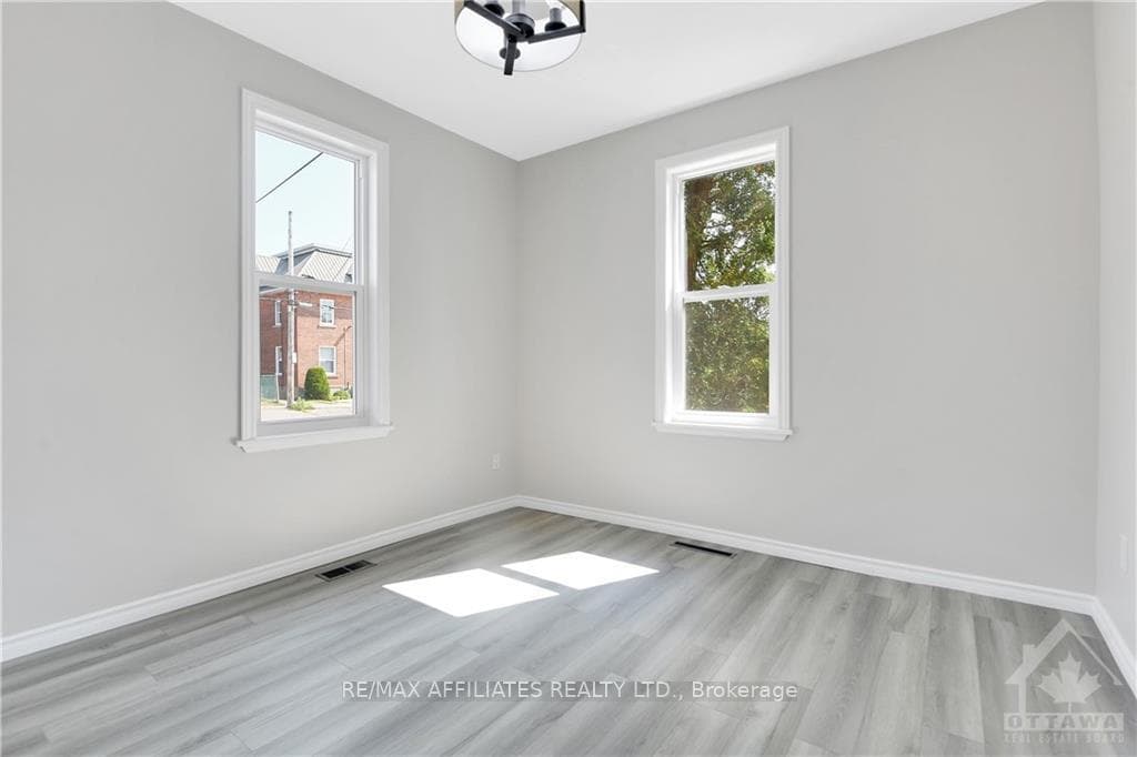 362 MILLER Street photo 9