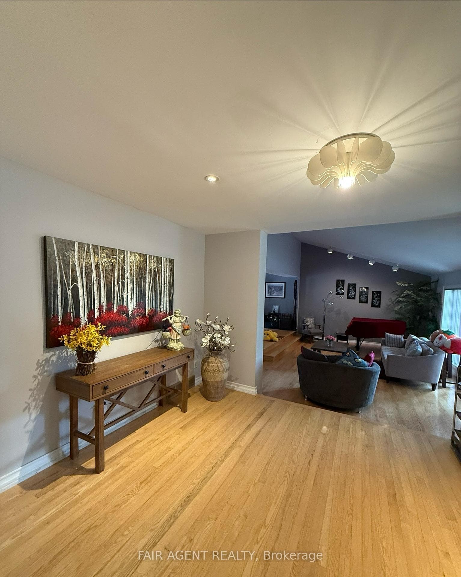 18 TOBIN Court photo 4