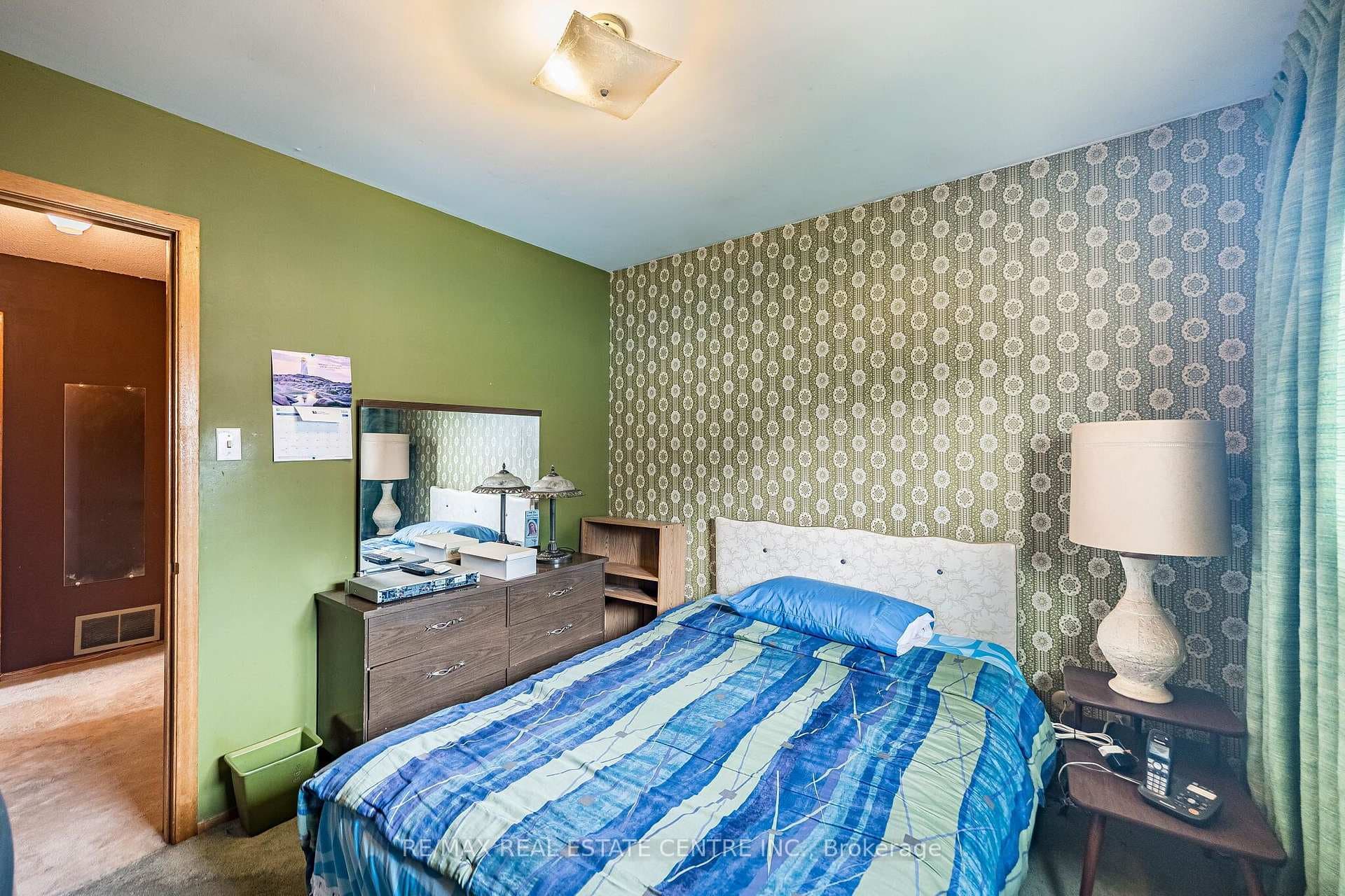 940 Bloor Street photo 22