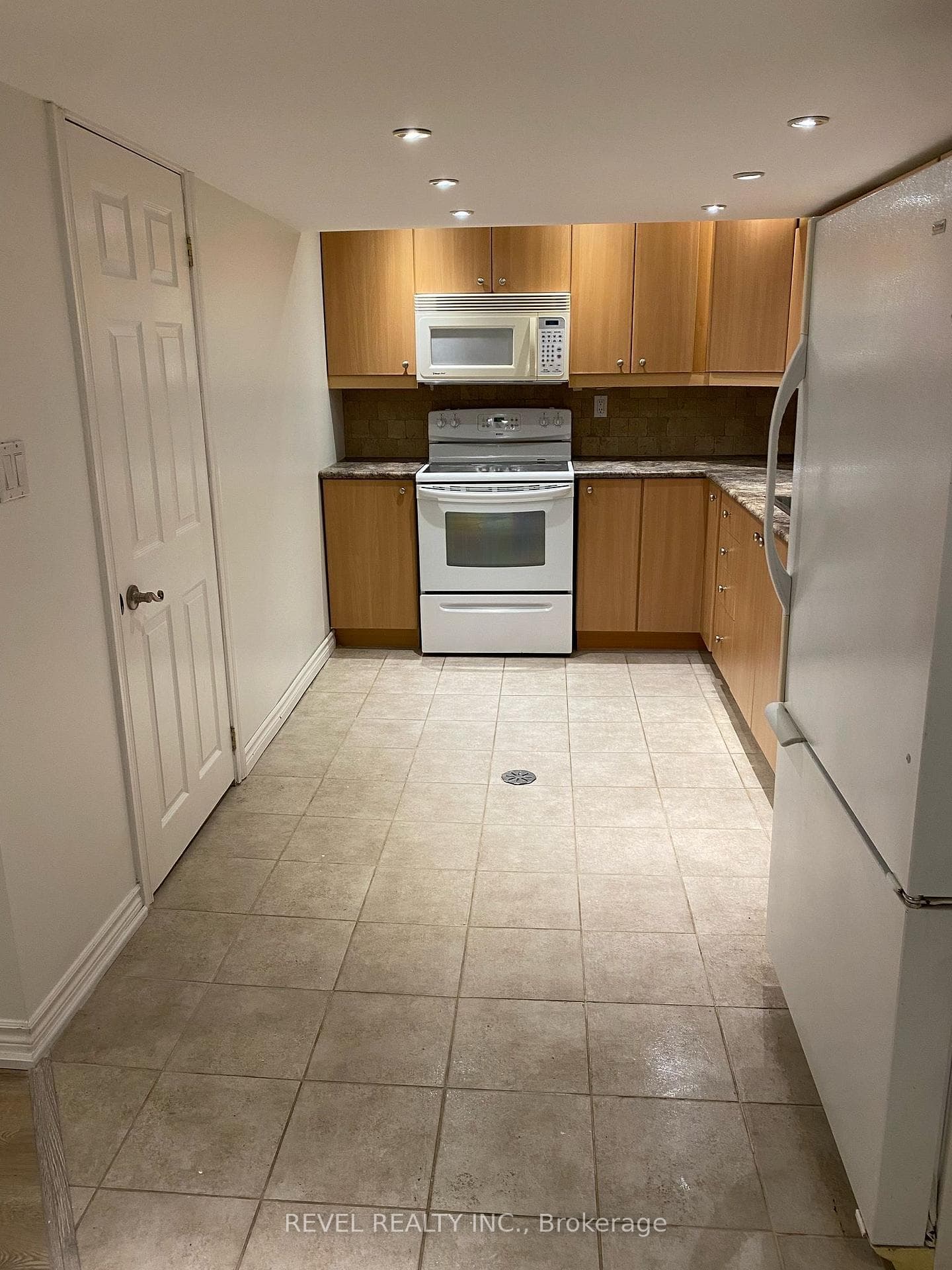 1883 Ashford Drive photo 4