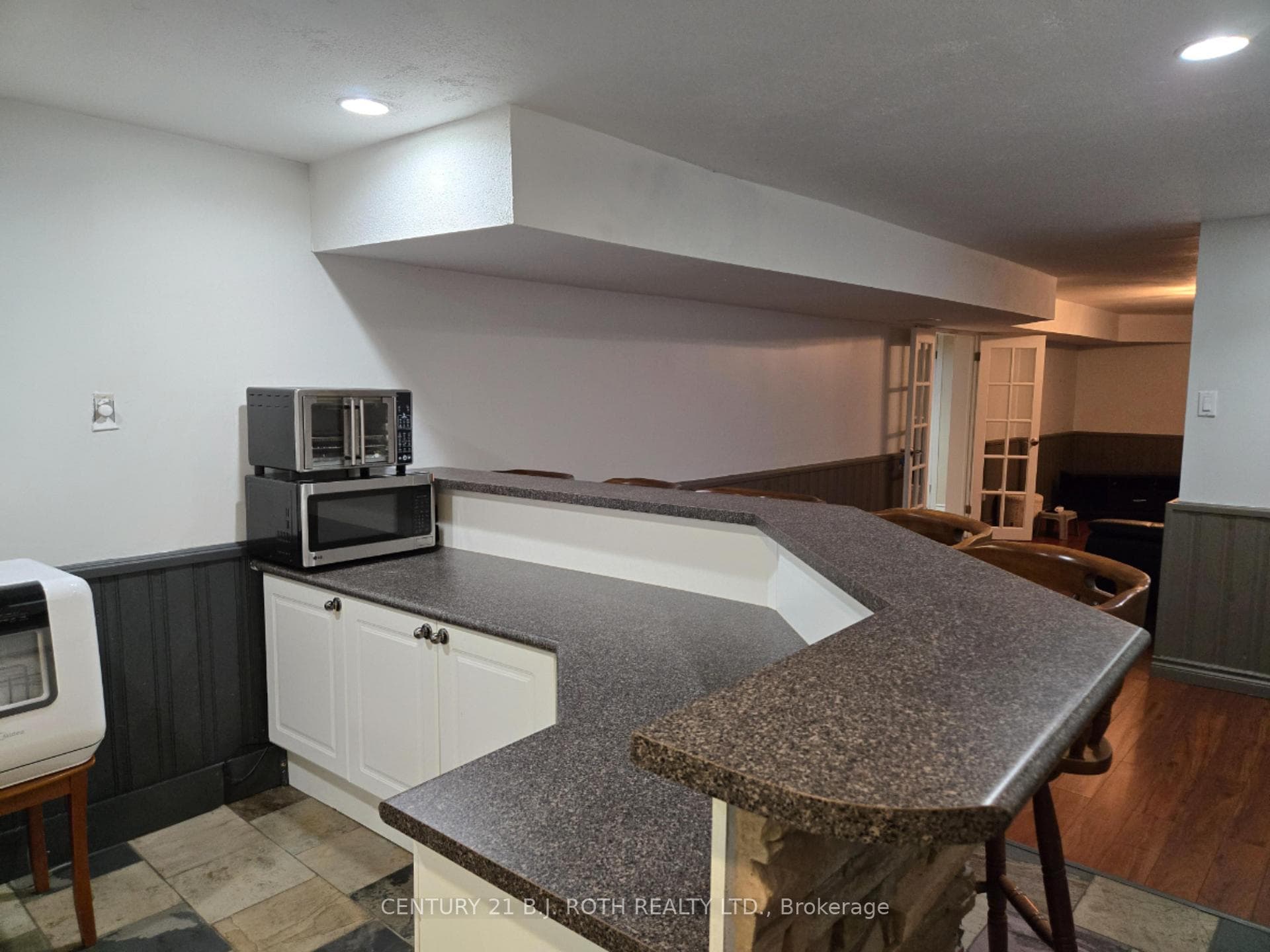 105 Chieftain Crescent photo 3
