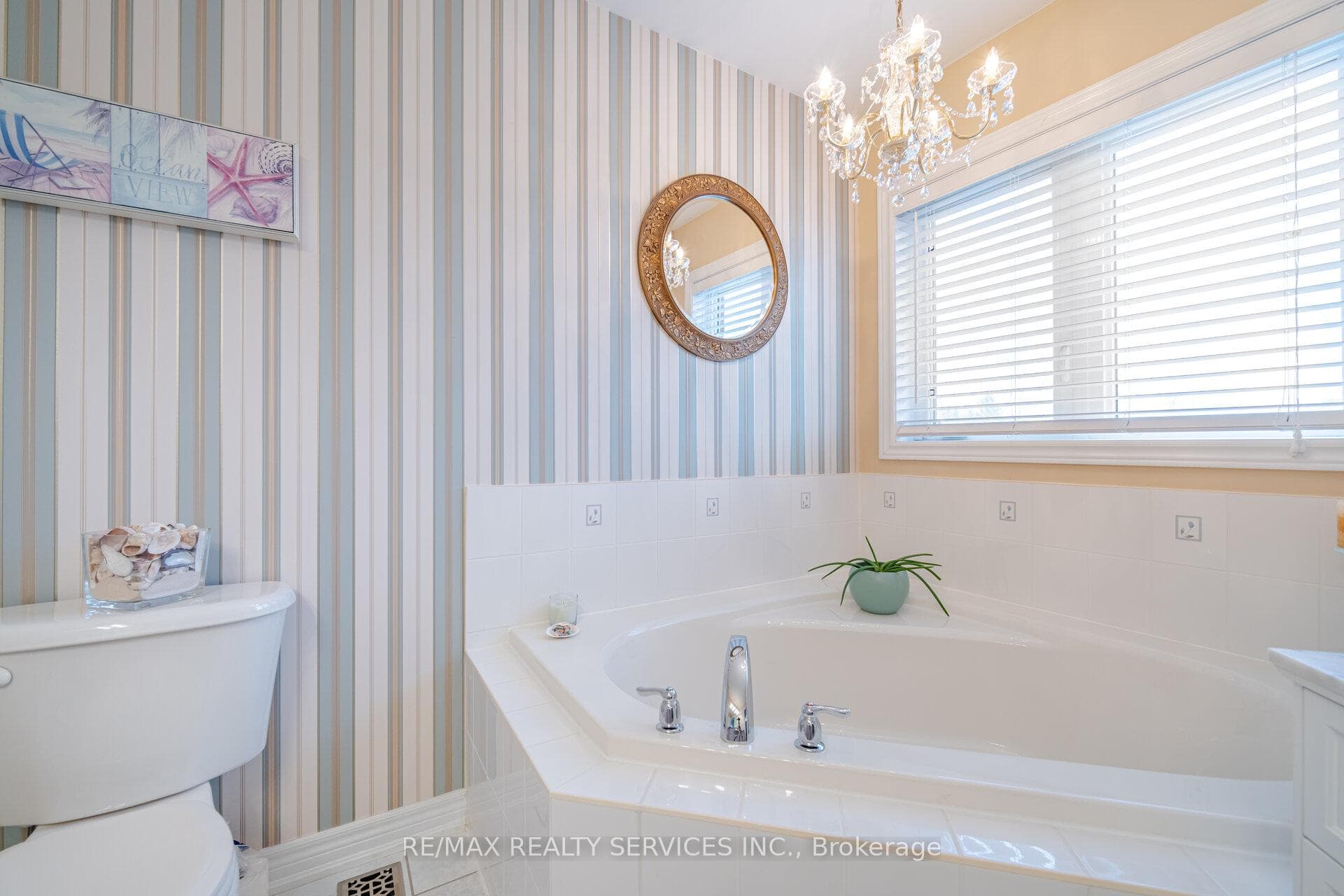 82 Begonia Crescent photo 21