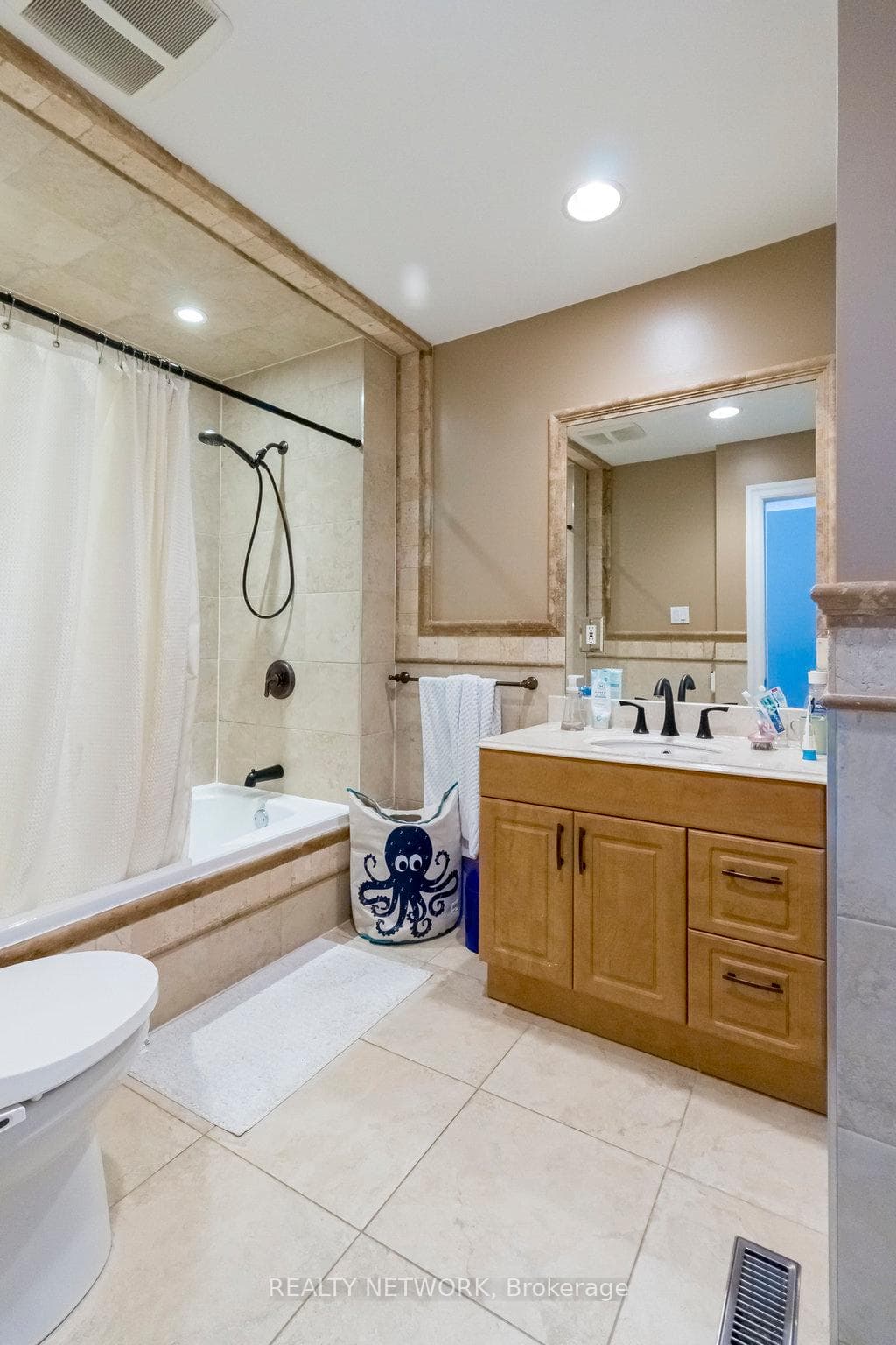 2379 Sovereign Street photo 22
