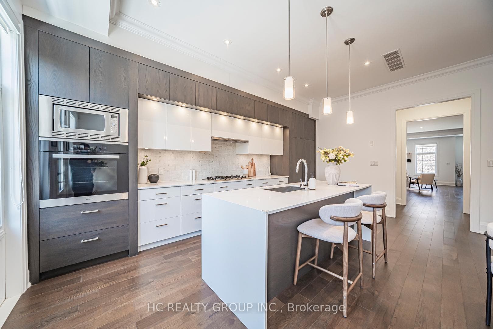 2462 Bayview Avenue photo 24