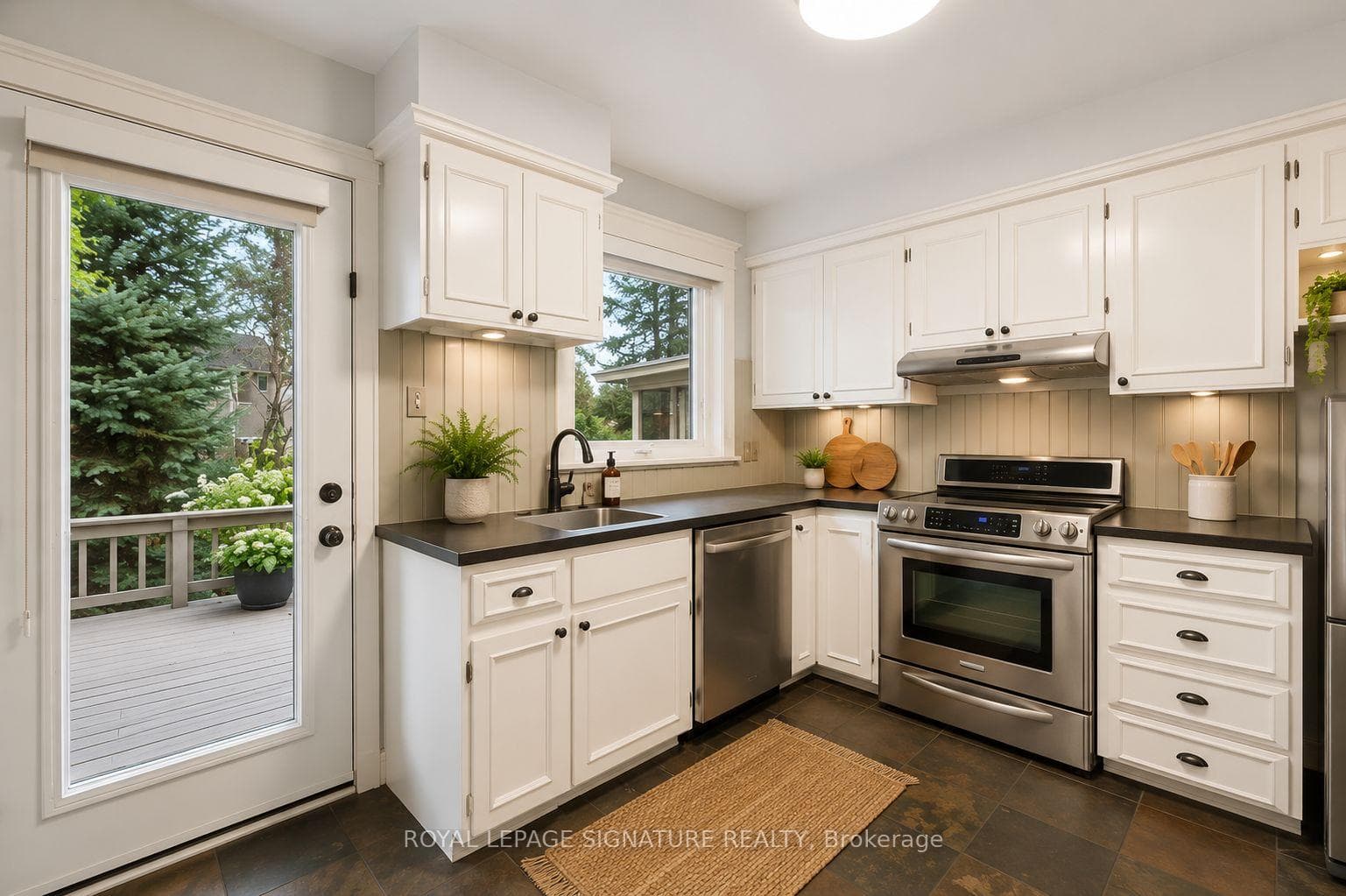 1406 Acton Crescent photo 13