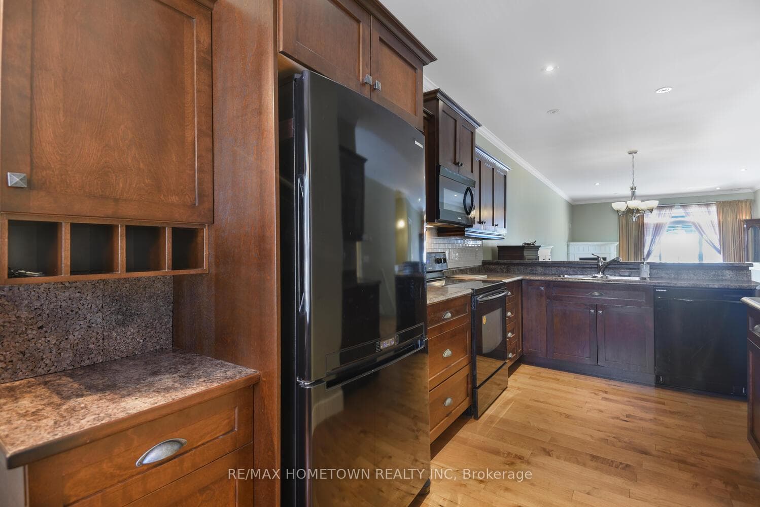 427 Brock Street photo 3