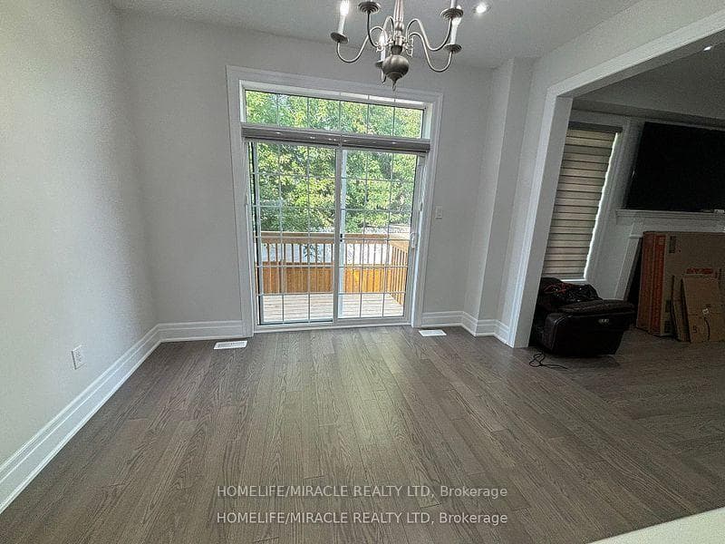 17 Rosewell Crescent photo 15