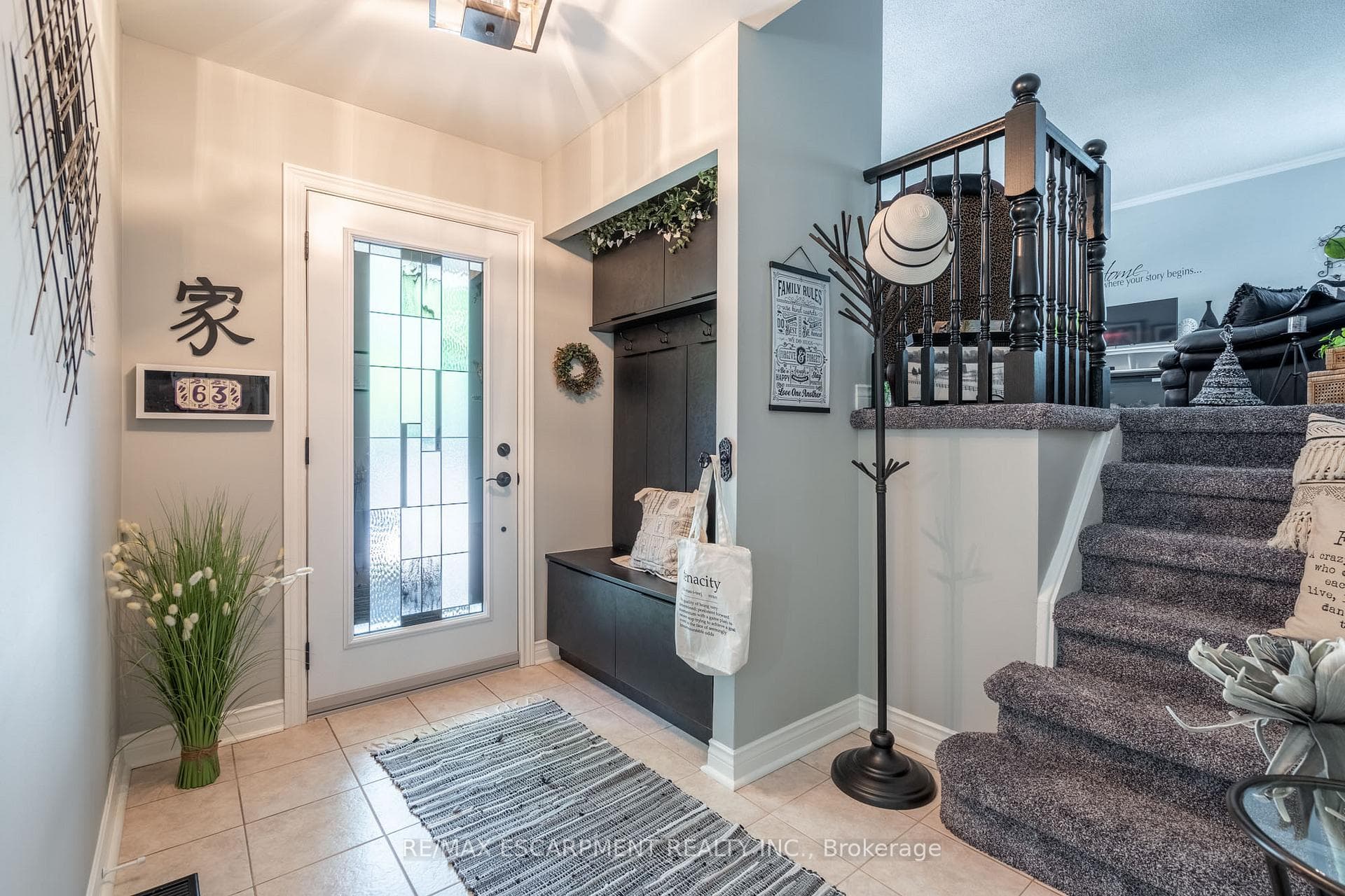 63 FORESTGATE Drive photo 4