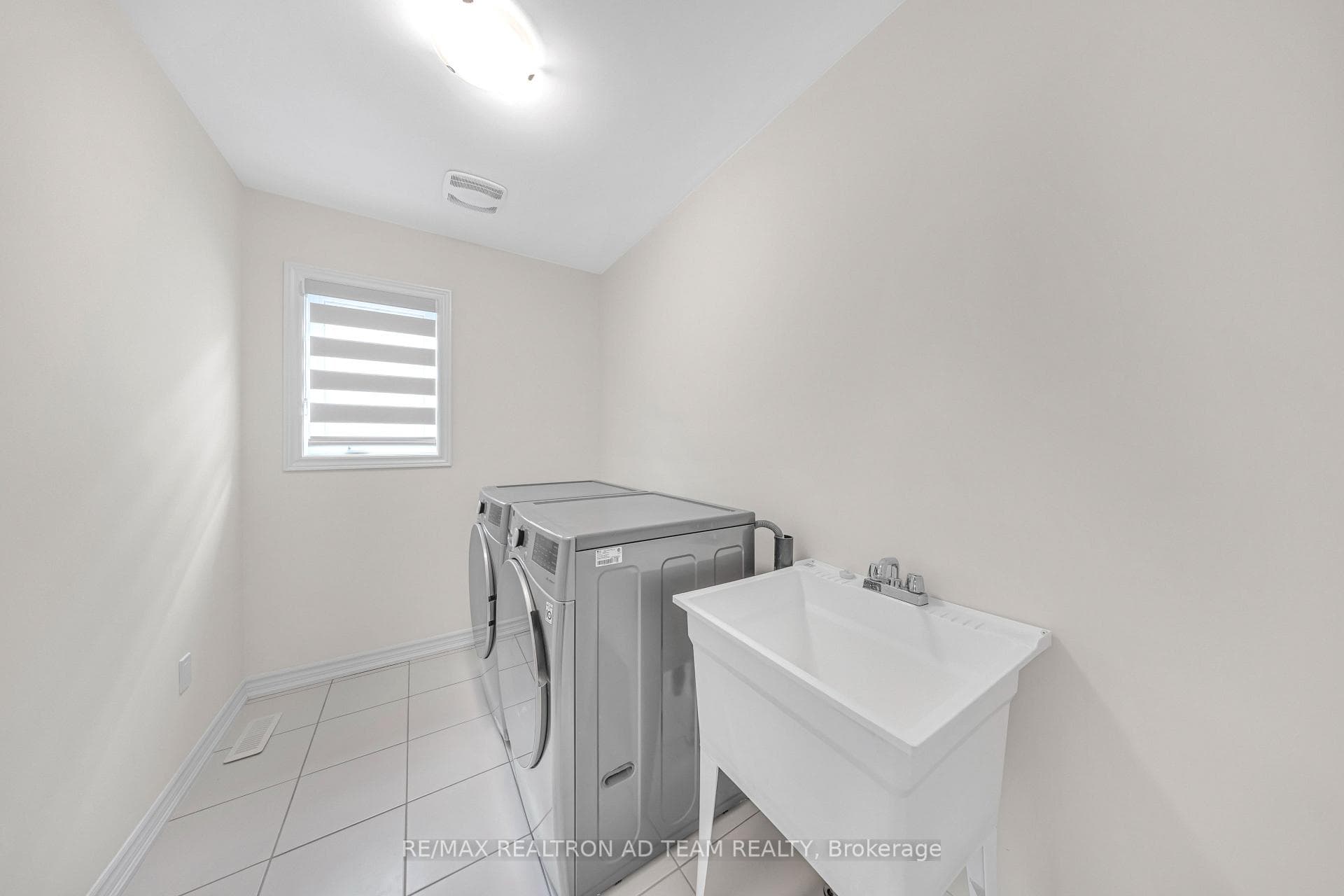 126 North Garden Boulevard photo 23
