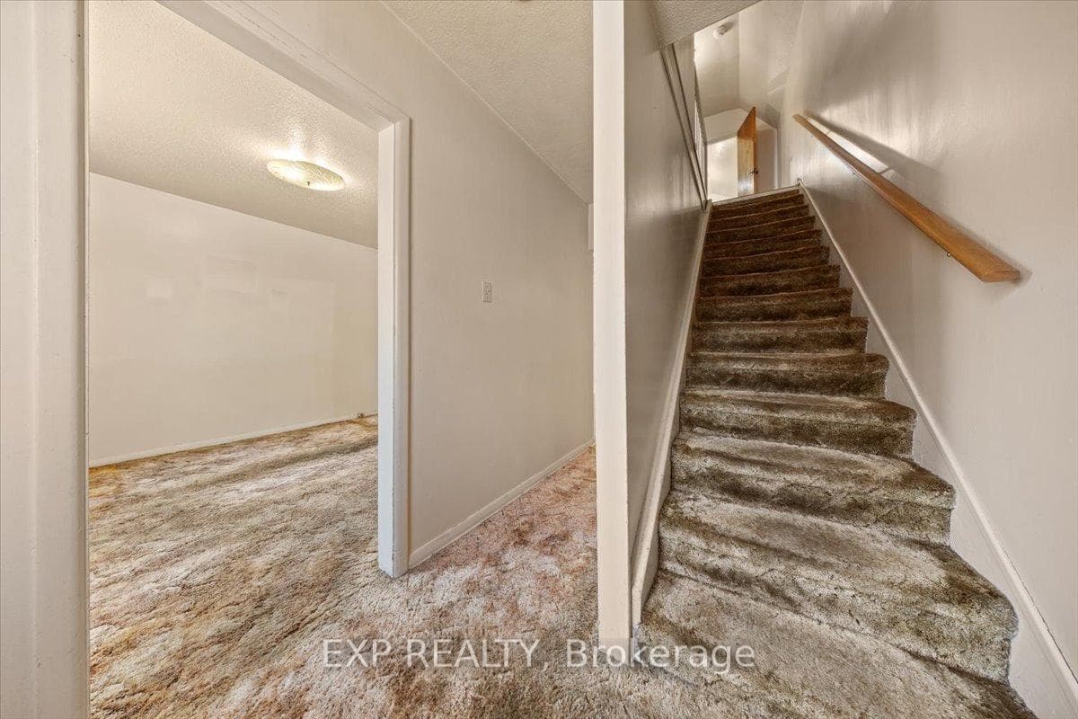 198 Hinchey Avenue photo 5