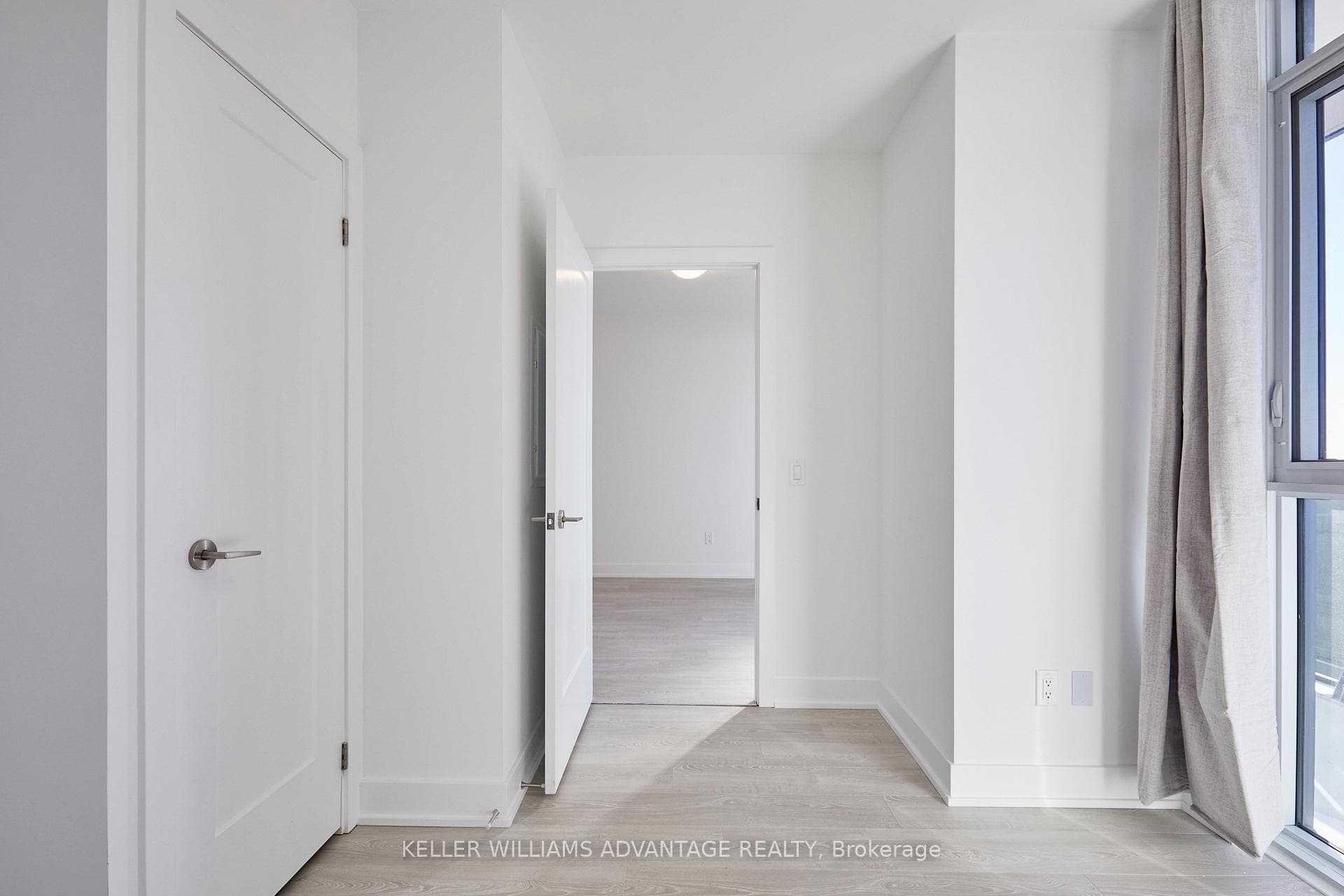 2545 Simcoe Street Unit 915 photo 15