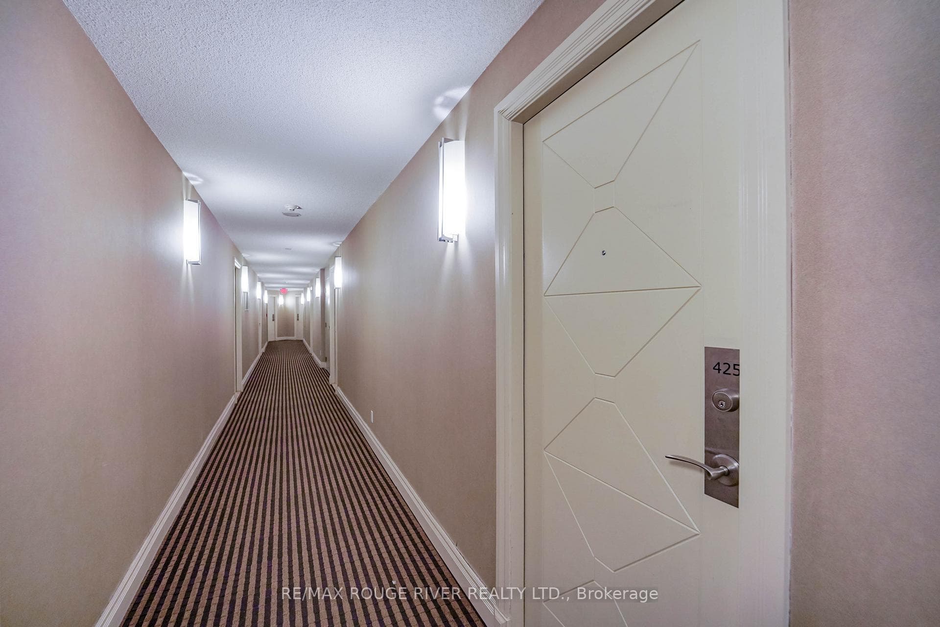 18 Harding Boulevard Unit 425 photo 6