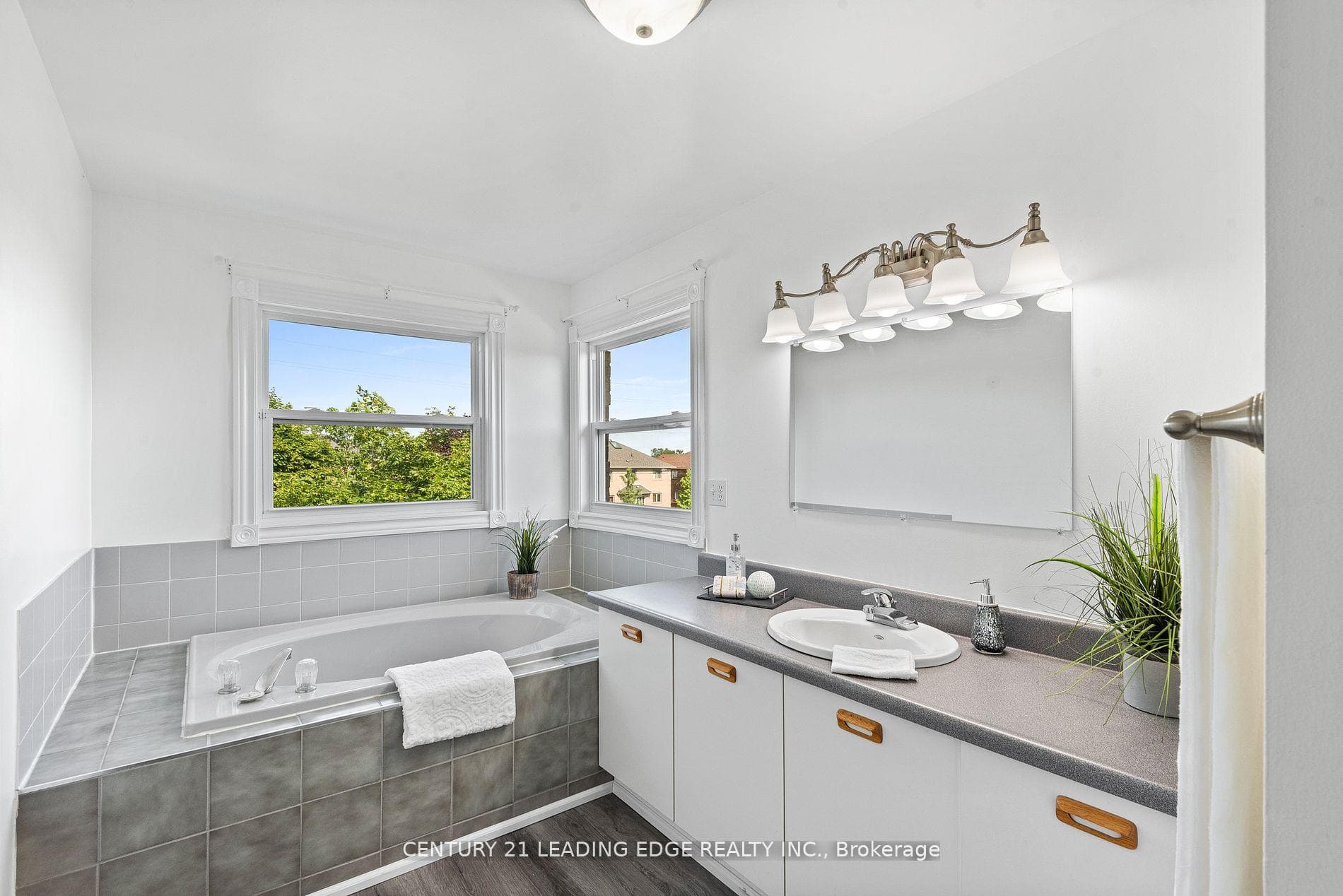 11 Pinestone Court photo 23