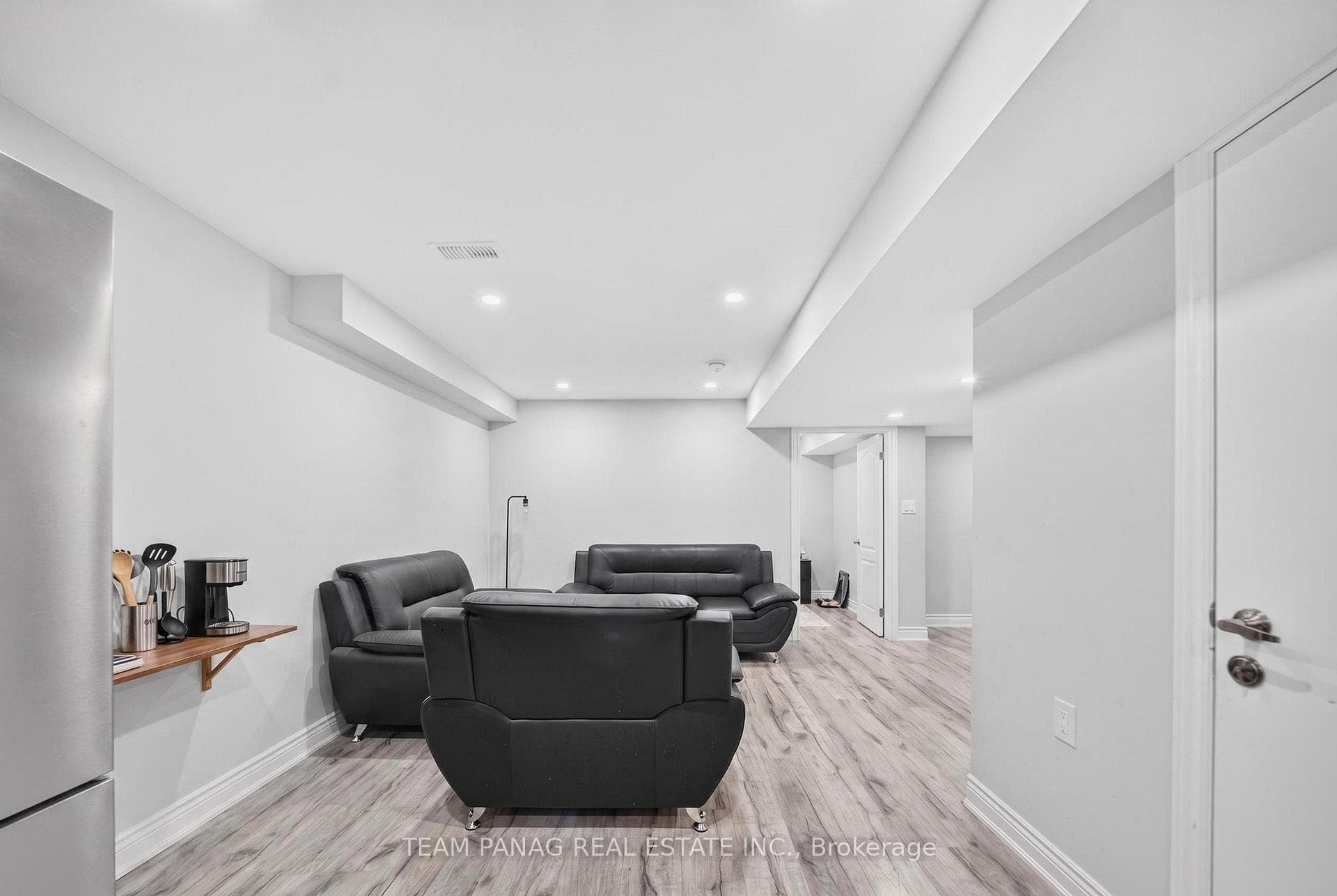 11 Belleville Drive photo 36