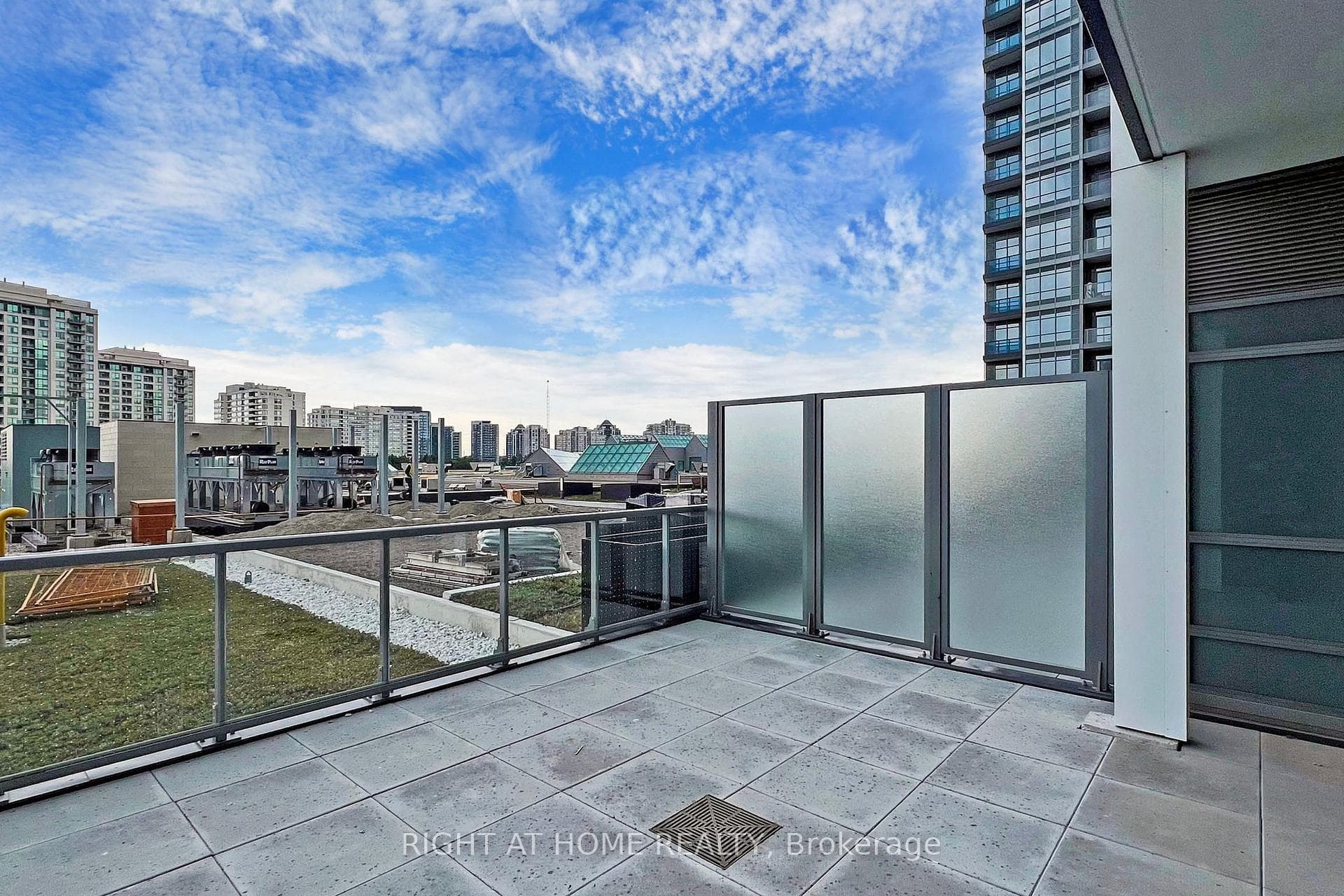 30 Upper Mall Way Unit 212A photo 16