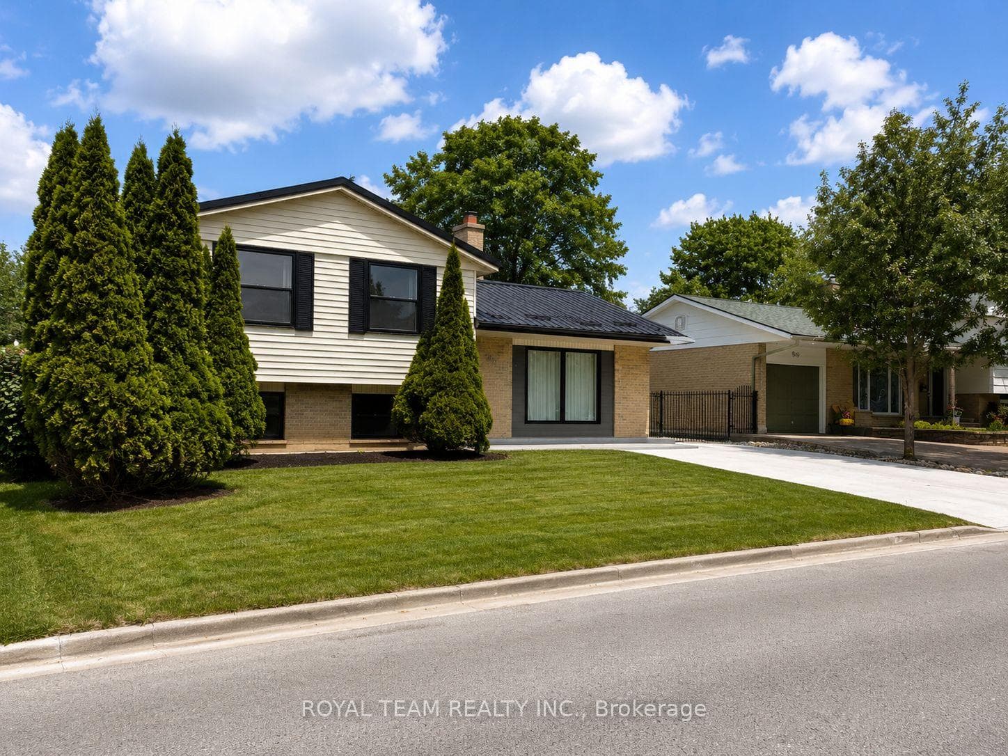 653 Steeplechase Drive photo 2