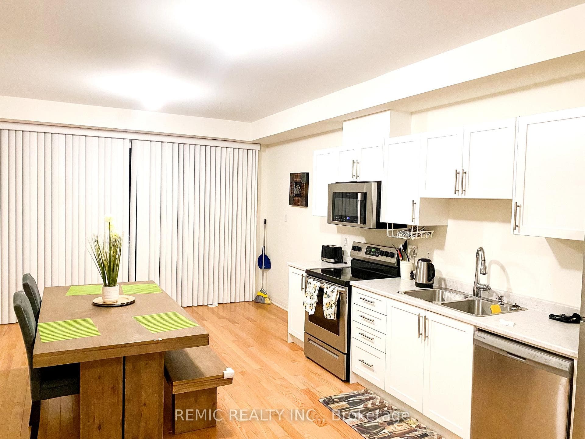1579 Green Road photo 10